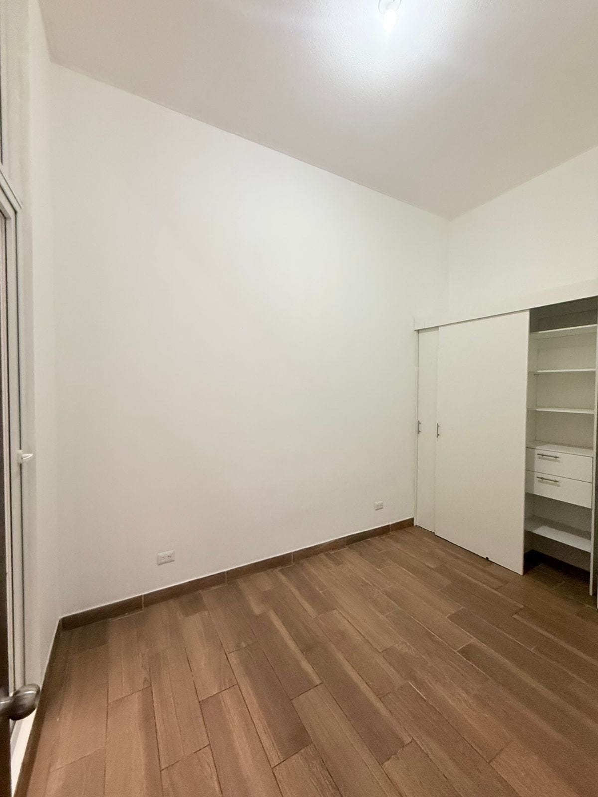 APARTAMENTO EN VENTA EDIFICIO ROQUE ZONA 2 EN PRIMER NIVEL SUPER ACCESIBLE — Apartamento en Venta en Edificio Roque, Zona 2, Guatemala, Ciudad — foto 6 de 15