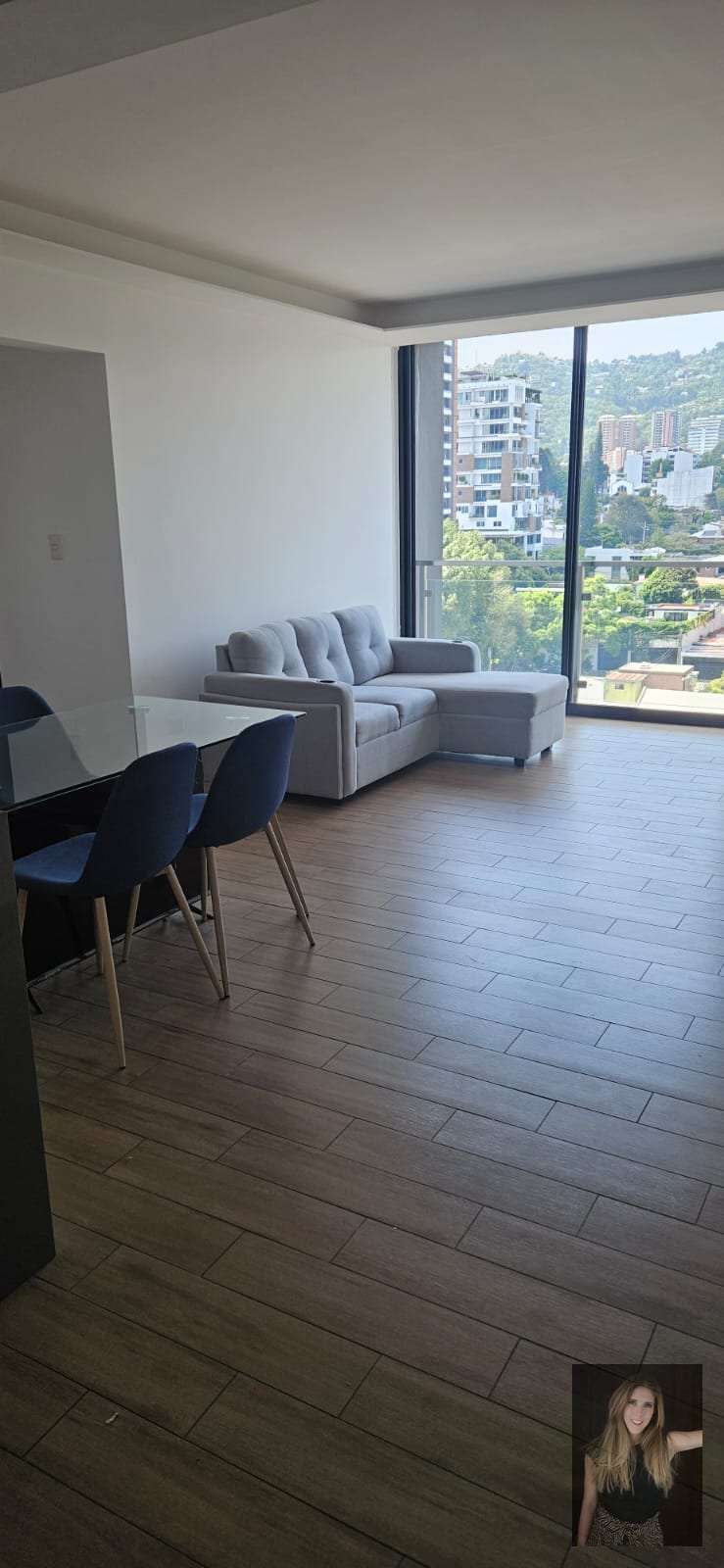 Apartamento amueblado en renta edificio zona 15 — Apartamento en Alquiler en Zona 15, Guatemala, Ciudad — foto 1 de 9