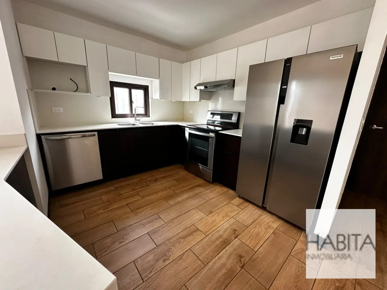 Apartamento en zona 10 Edificio Marqués de Oakland — Apartamento en Alquiler en Zona 10, Guatemala, Ciudad — foto 3 de 15
