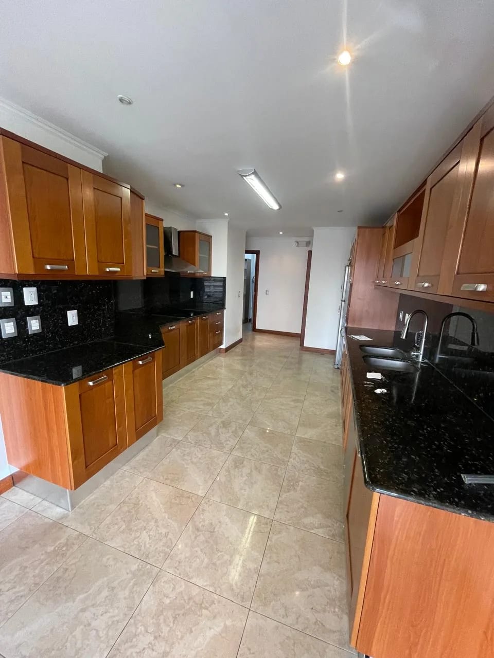 Apartamento Tadeus z14 con 3 habitaciones y cuarto servicio — Apartamento en Alquiler en Tadeus, Zona 14, Guatemala, Ciudad — foto 9 de 17
