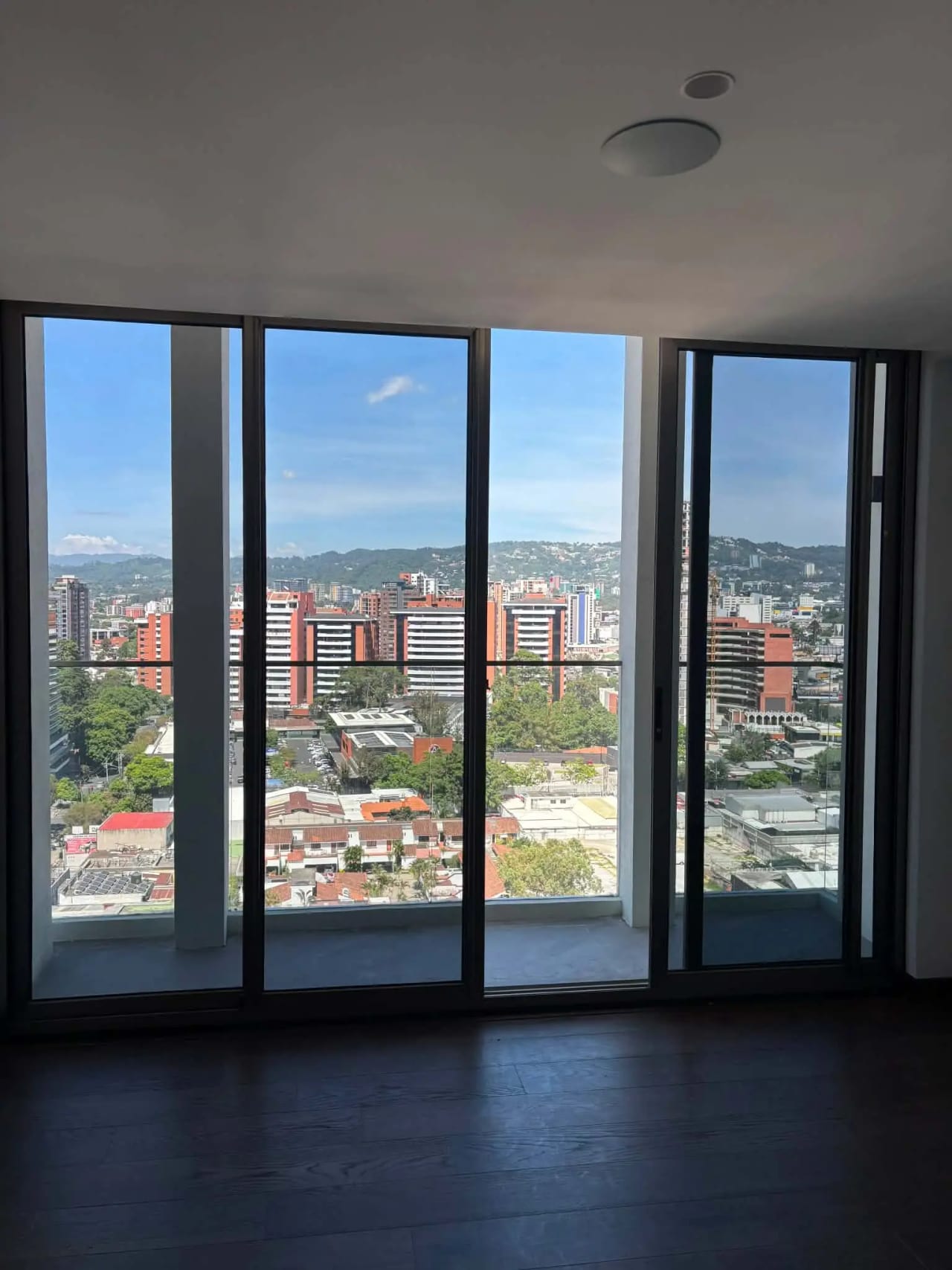 Atarah 3 habitaciones zona 10 Renta — Apartamento en Alquiler en Zona 10, Guatemala, Ciudad — foto 12 de 12
