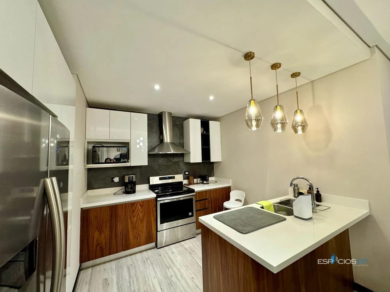 APARTAMENTO AMUEBLADO EN RENTA CON PÉRGOLA– LIRIOS DE CAYALÁ 2, ZONA 16 - 3