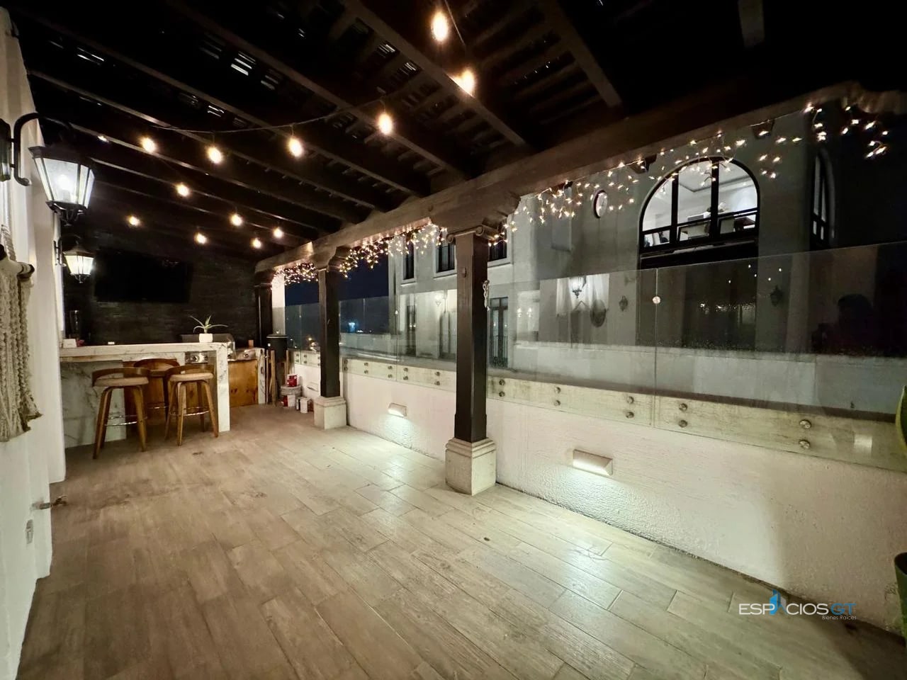 APARTAMENTO AMUEBLADO EN RENTA CON PÉRGOLA– LIRIOS DE CAYALÁ 2, ZONA 16 - 9