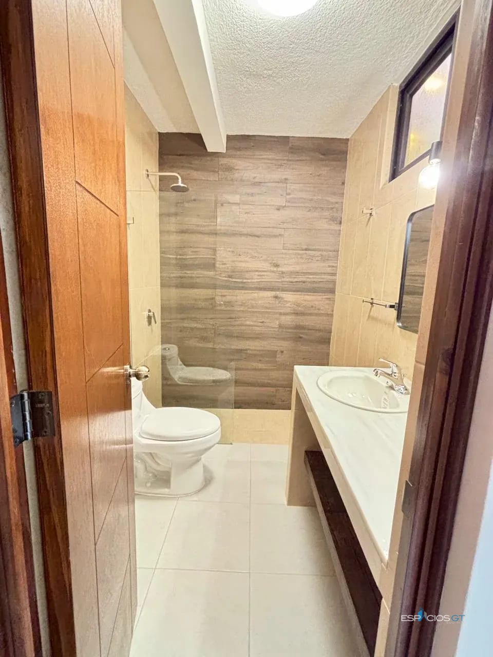 Apartamento en Renta – Primer Nivel Remodelado | Zona 10 📍 Excelente ubicación frente a Oakland Place, Zona 10 — Apartamento en Alquiler en Zona 10, Guatemala, Ciudad — foto 5 de 7