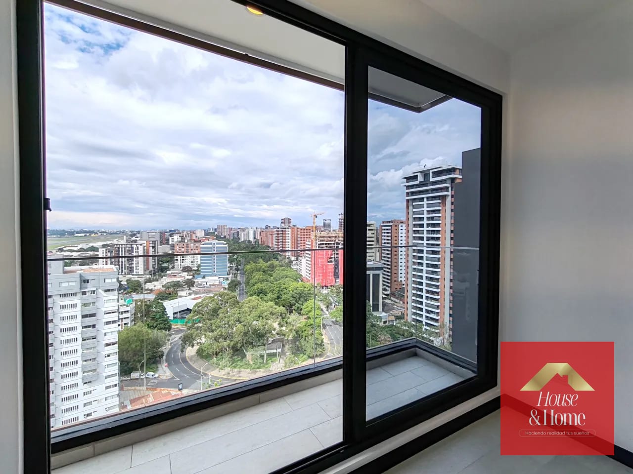 Balcón — Renta de apartamento en zona 13 — Apartamento en Alquiler en Verdú, Zona 13, Guatemala, Ciudad — foto 3 de 15