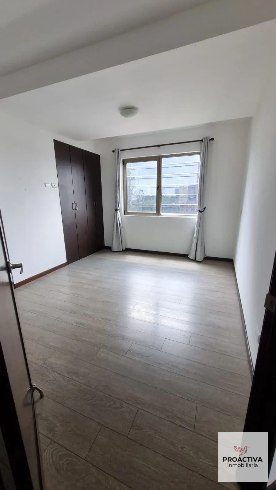 RENTA Apartamento zona 10 excelente ubicación — Apartamento en Alquiler en Zona 10, Guatemala, Ciudad — foto 4 de 9