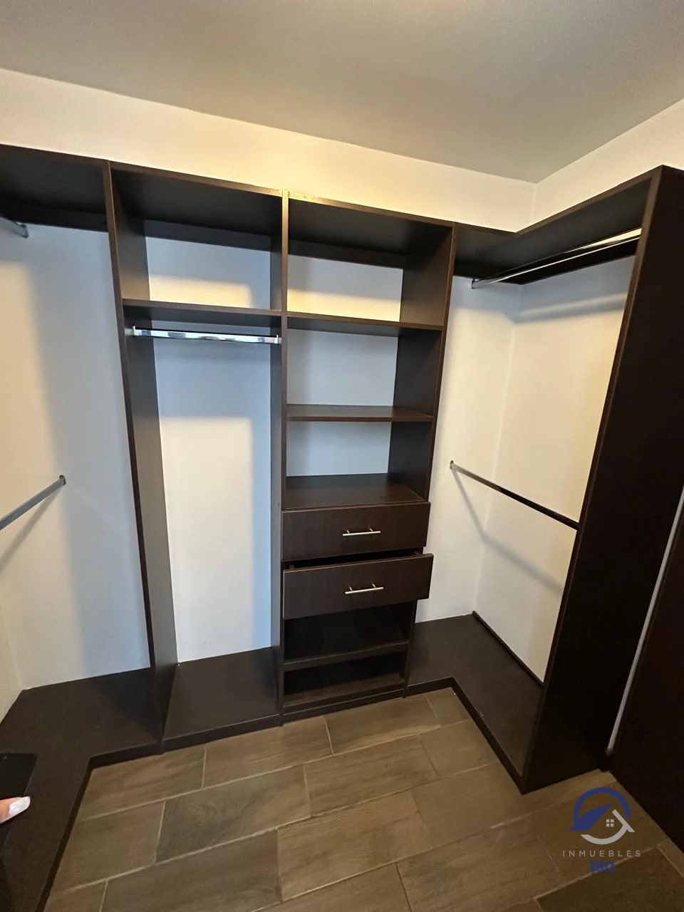 Apartamento en renta en Edificio Verona, zona 10 - 8