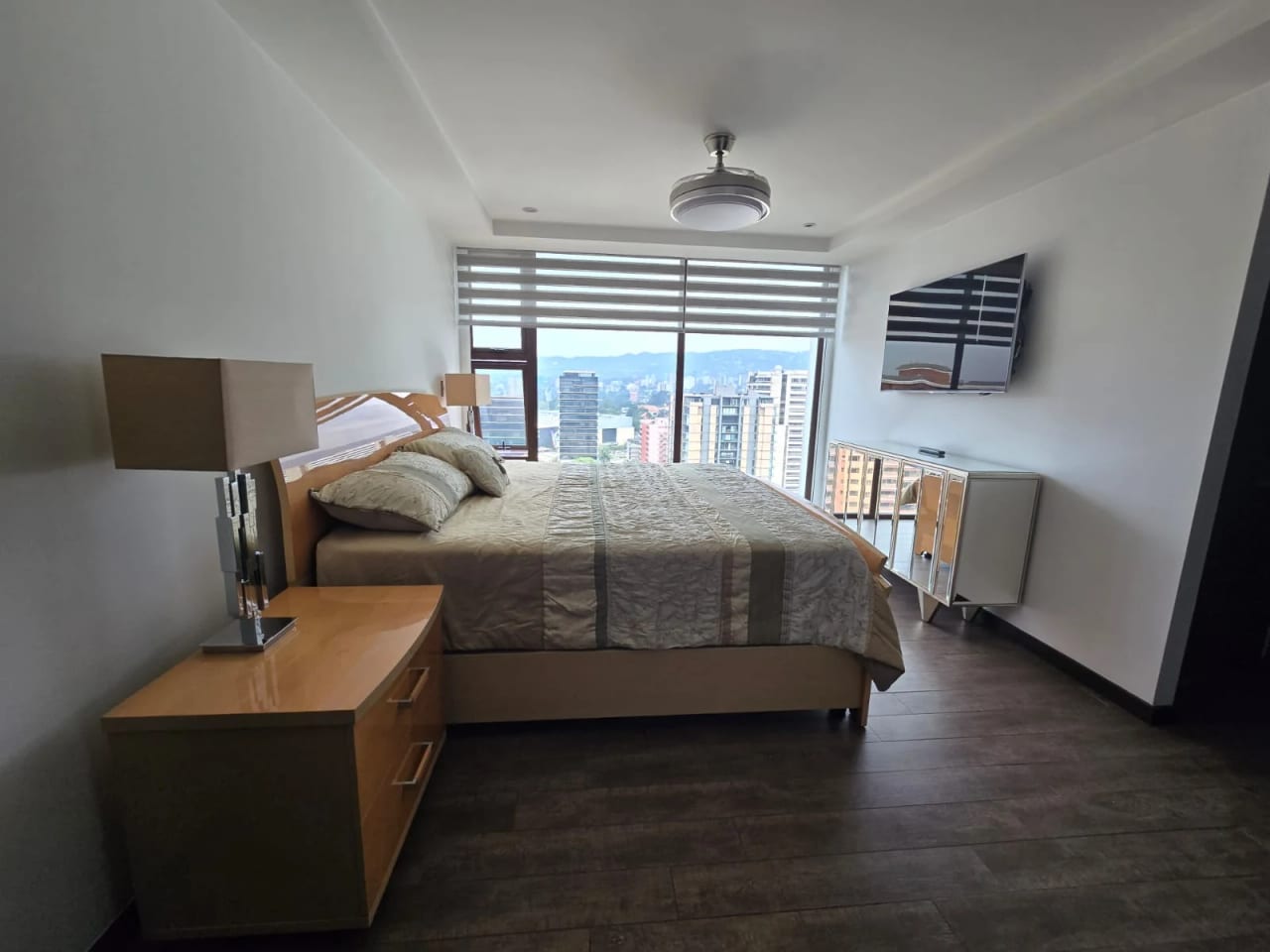 Renta de apartamento amueblado en Edificio Urbana Zona 10 — Apartamento en Alquiler en Urbana, Zona 10, Guatemala, Ciudad — foto 4 de 8