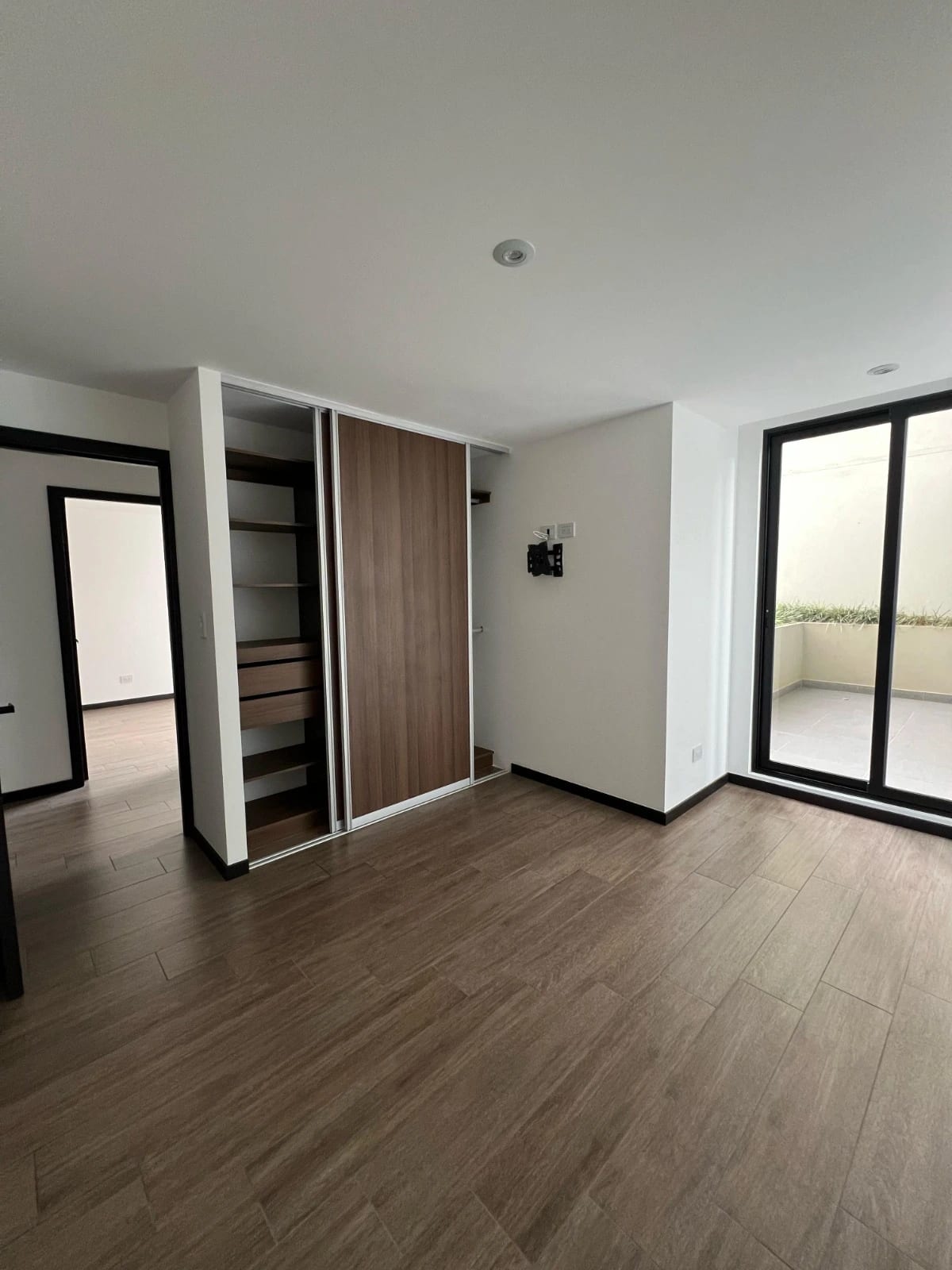 Renta y Venta de Apartamento con Jardín en IQ10 Zona 10 — Apartamento en Alquiler en IQ10, Zona 10, Guatemala, Ciudad — foto 11 de 16