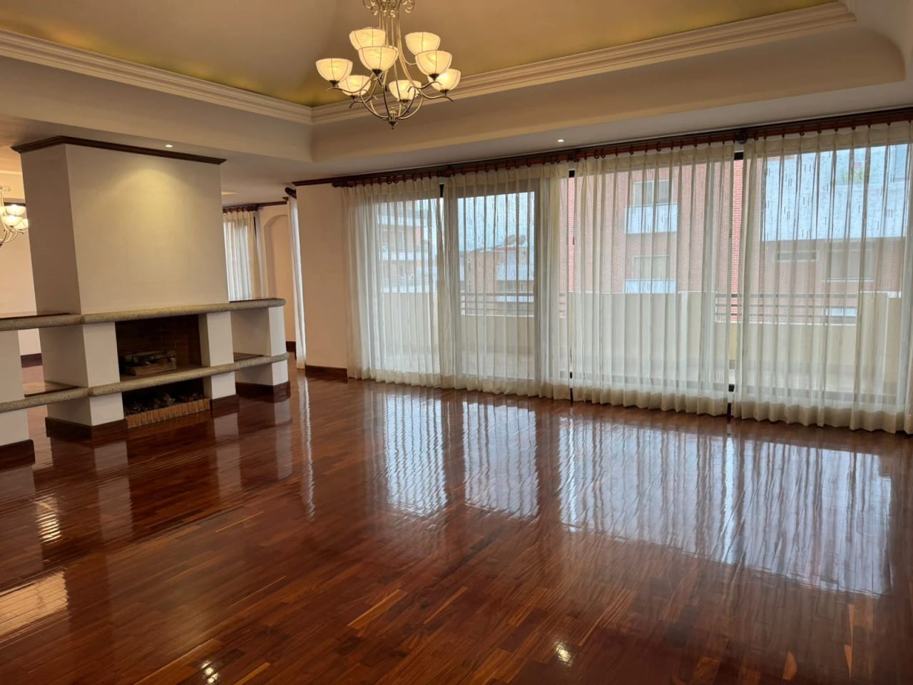 Renta y Venta de Penthouse en Edificio Torre Castelar Zona 10 — Apartamento en Alquiler en Torre Castelar, Zona 10, Guatemala, Ciudad — foto 1 de 10