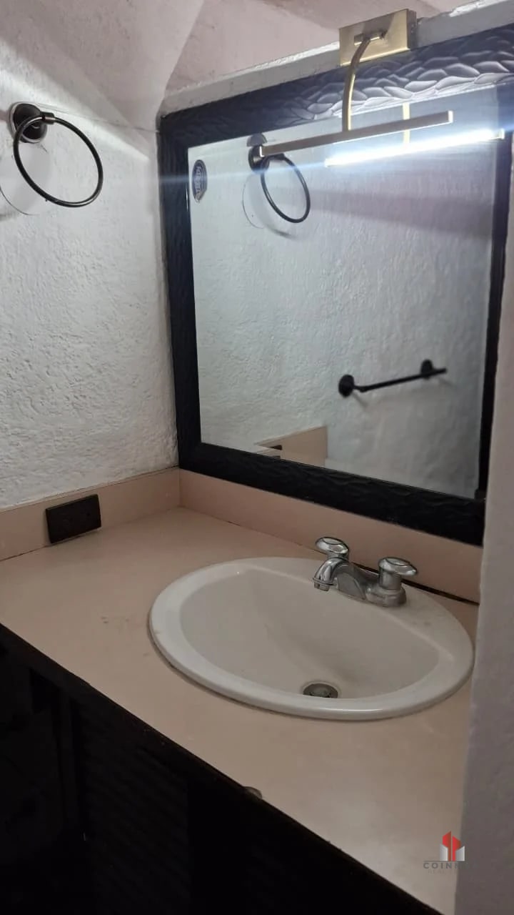 Apartamento semi-amueblado en Renta zona 10 - 7