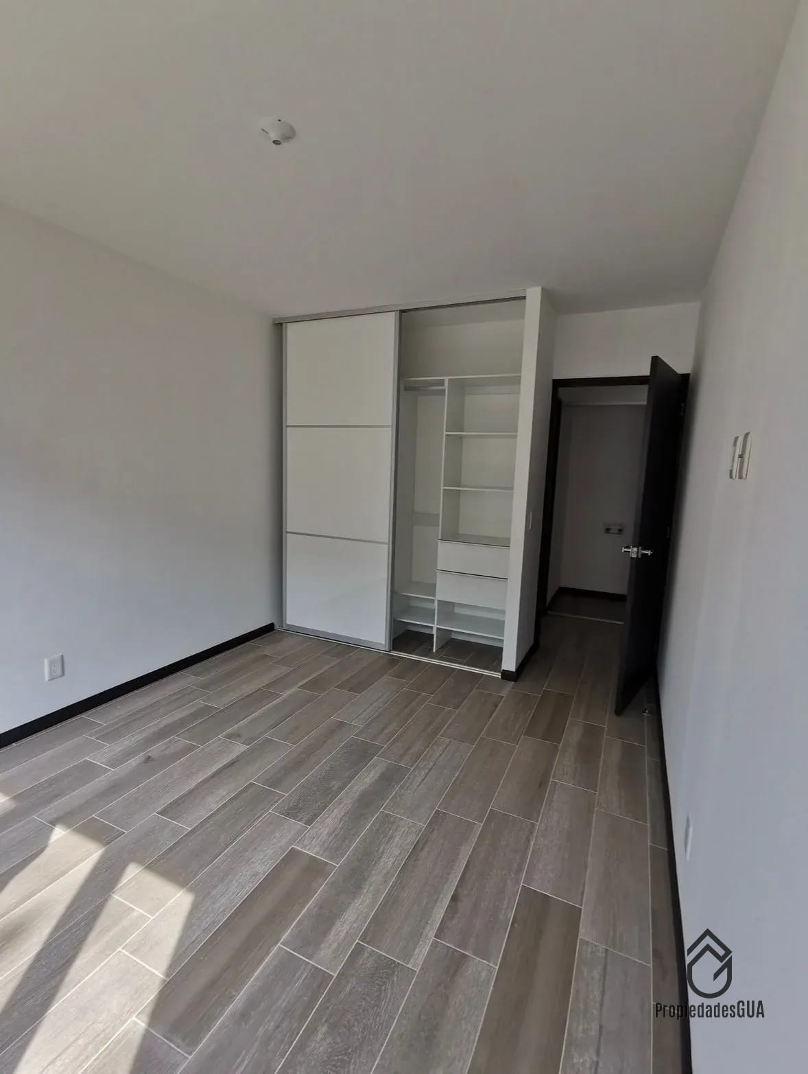 Apartamento con jardín acepta mascota — Apartamento en Alquiler en Segheria, Zona 14, Guatemala, Ciudad — foto 11 de 12