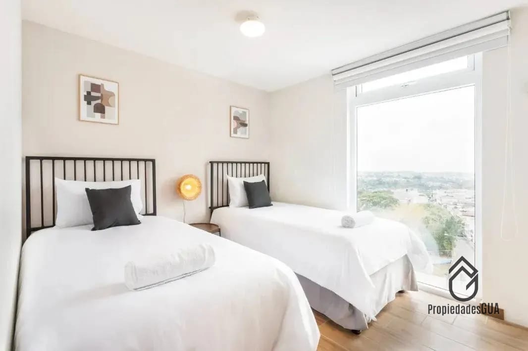 Apartamento amueblado con vista, sala ampliada, — Apartamento en Alquiler en Zona 17, Guatemala, Ciudad — foto 4 de 14