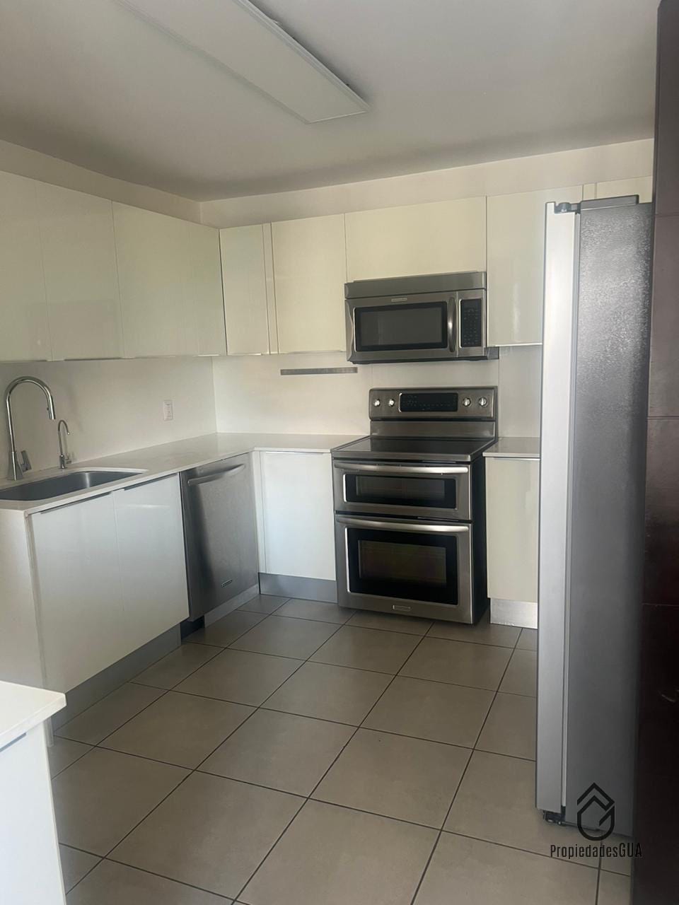 Apto amplio de 2 dormitorios + 1 de servicio — Apartamento en Alquiler en Zona 14, Guatemala, Ciudad — foto 6 de 9