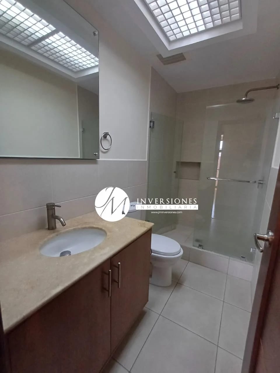 Apartamento en Renta de 2 Dormitorios en zona 10 — Apartamento en Alquiler en Zona 10, Guatemala, Ciudad — foto 11 de 13