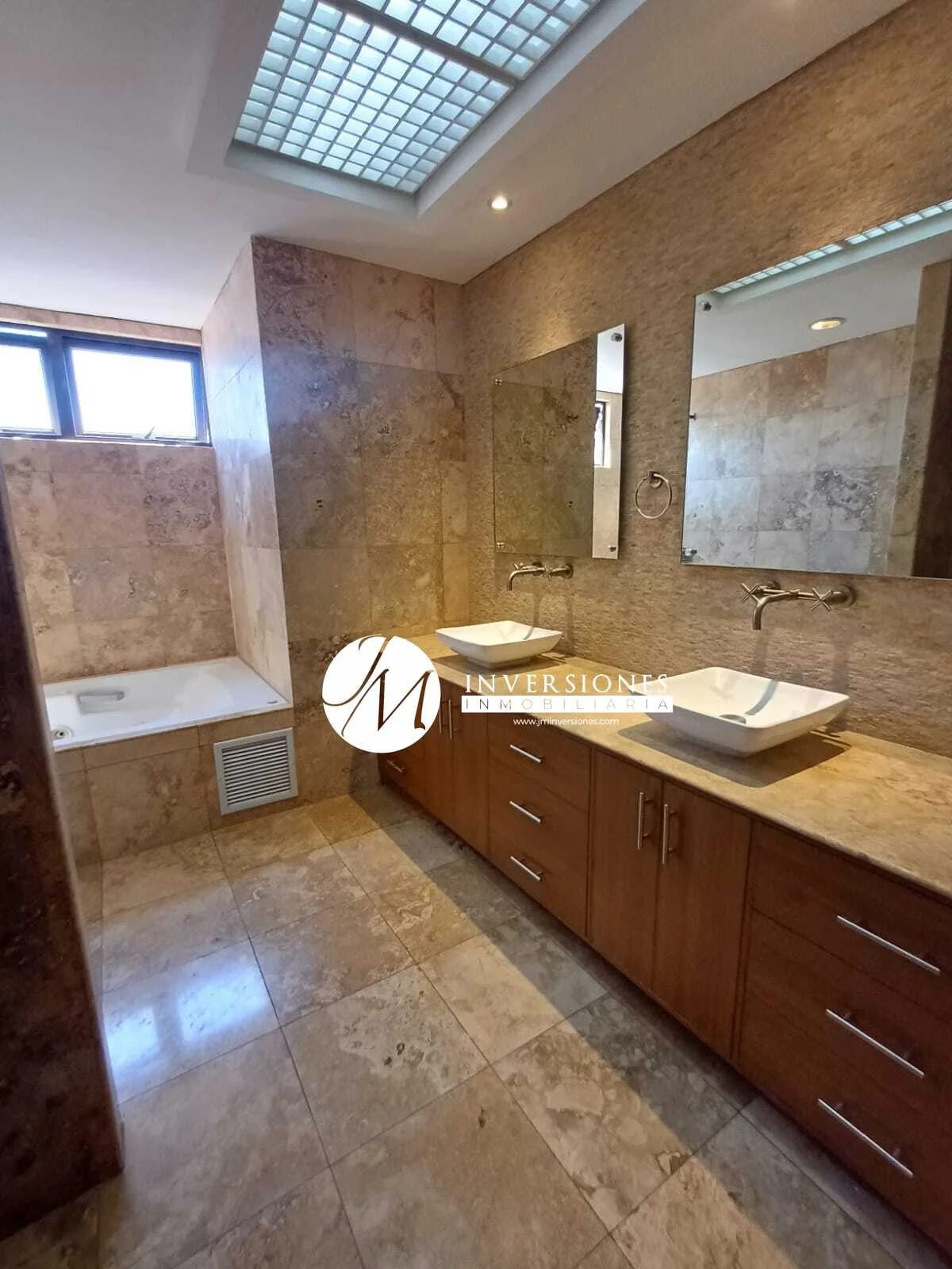 Apartamento en Renta de 2 Dormitorios en zona 10 — Apartamento en Alquiler en Zona 10, Guatemala, Ciudad — foto 12 de 13