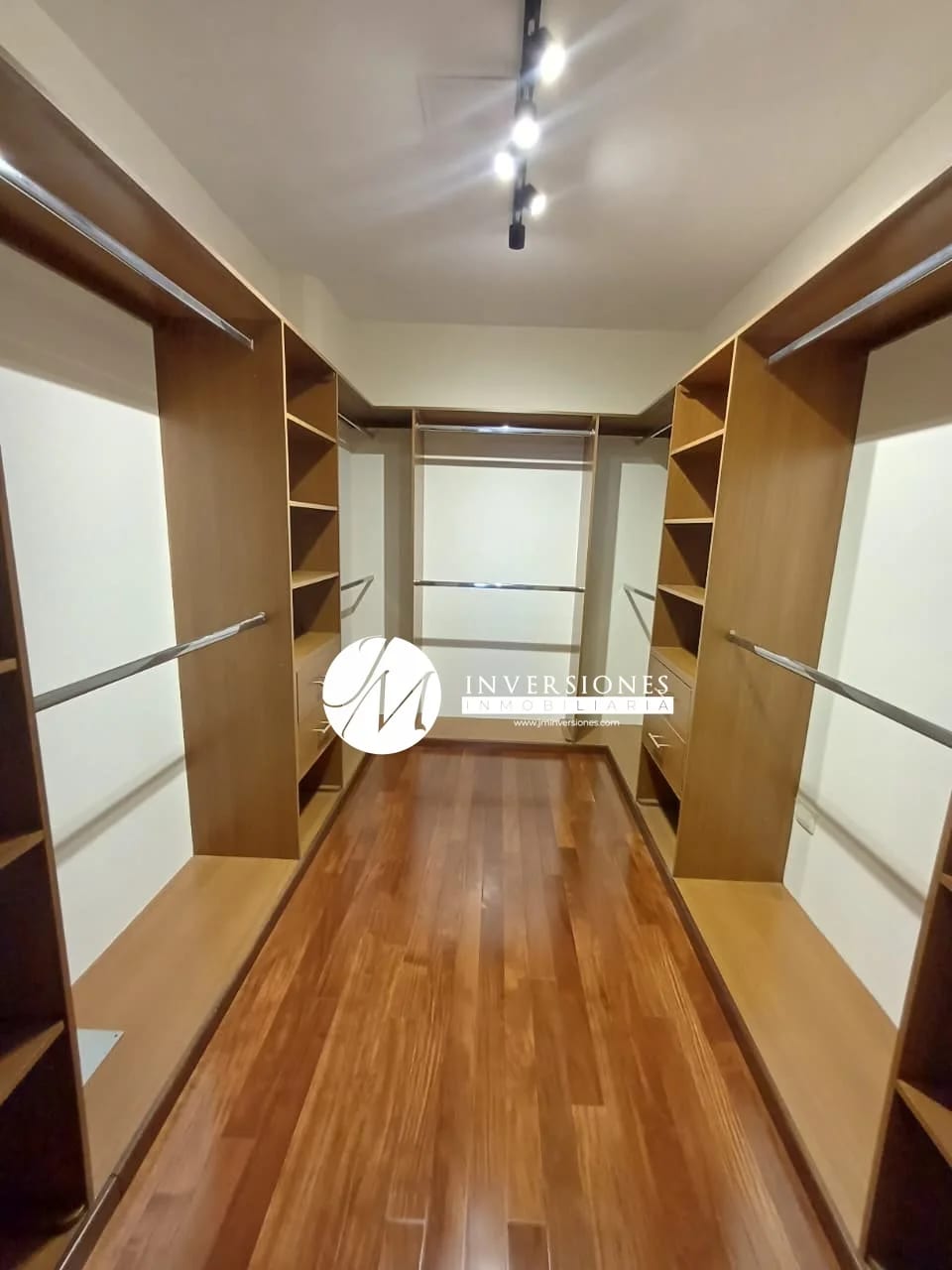 Apartamento en Renta de 2 Dormitorios en zona 10 — Apartamento en Alquiler en Zona 10, Guatemala, Ciudad — foto 10 de 13