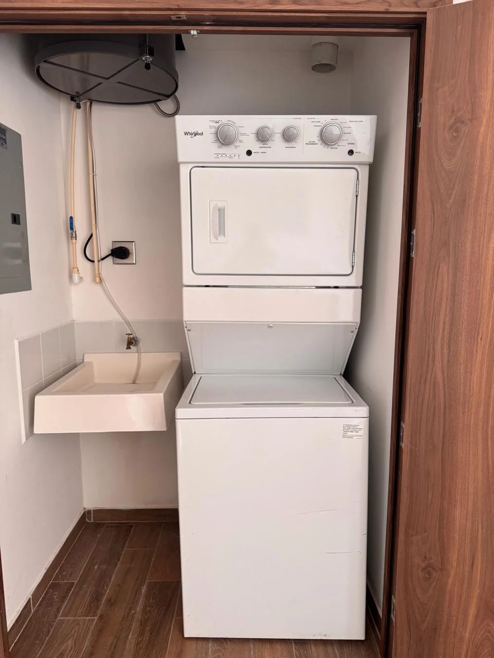 Apartamento Moderno en zona 14 — Apartamento en Alquiler en Parque 14, Zona 14, Guatemala, Ciudad — foto 4 de 17
