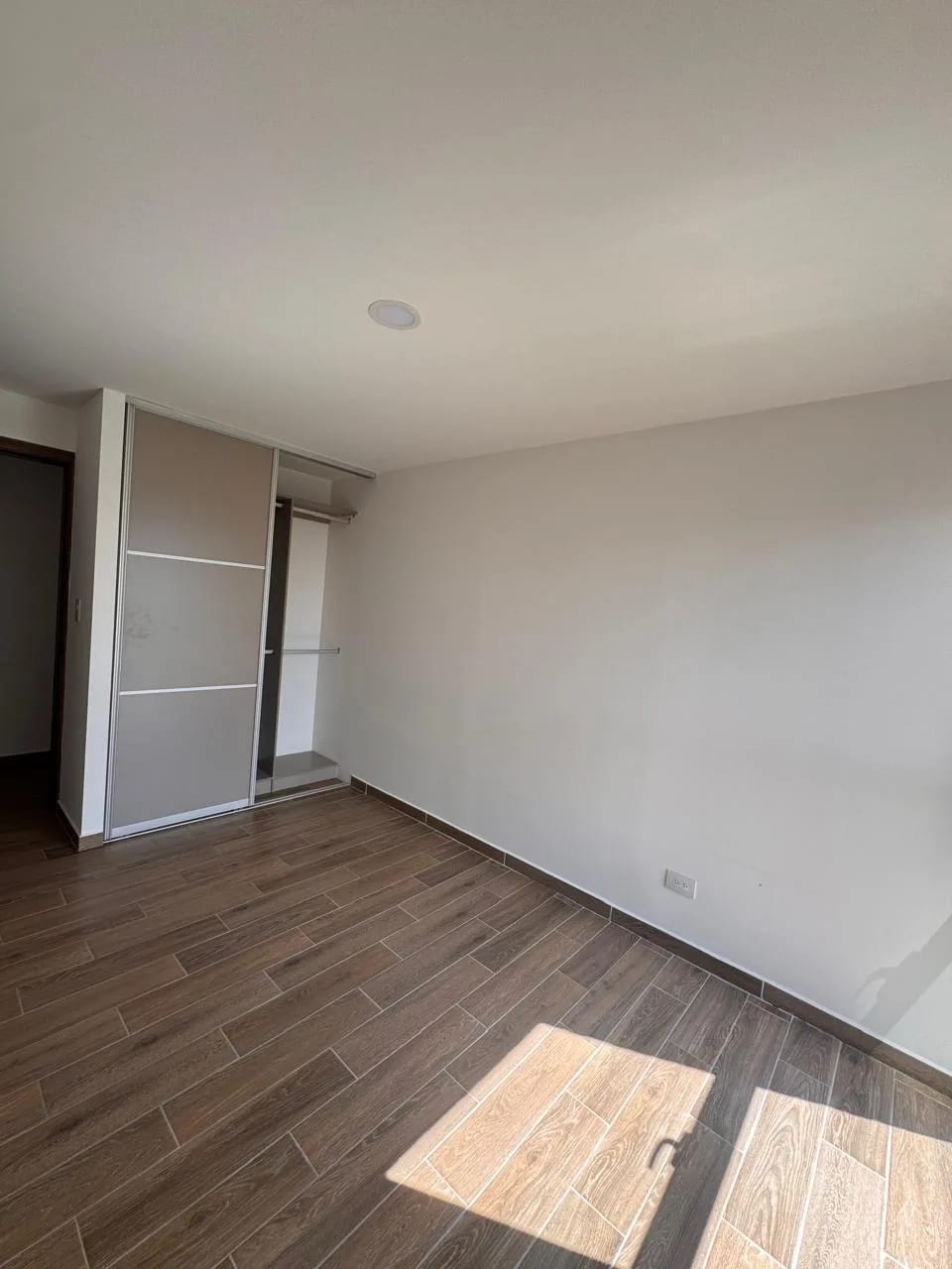 Apartamento Moderno en zona 14 — Apartamento en Alquiler en Parque 14, Zona 14, Guatemala, Ciudad — foto 8 de 17