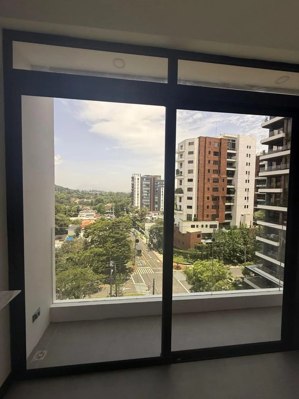 apartamento Moderno en Zona 15 — Apartamento en Alquiler en Zona 15, Guatemala, Ciudad — foto 2 de 17