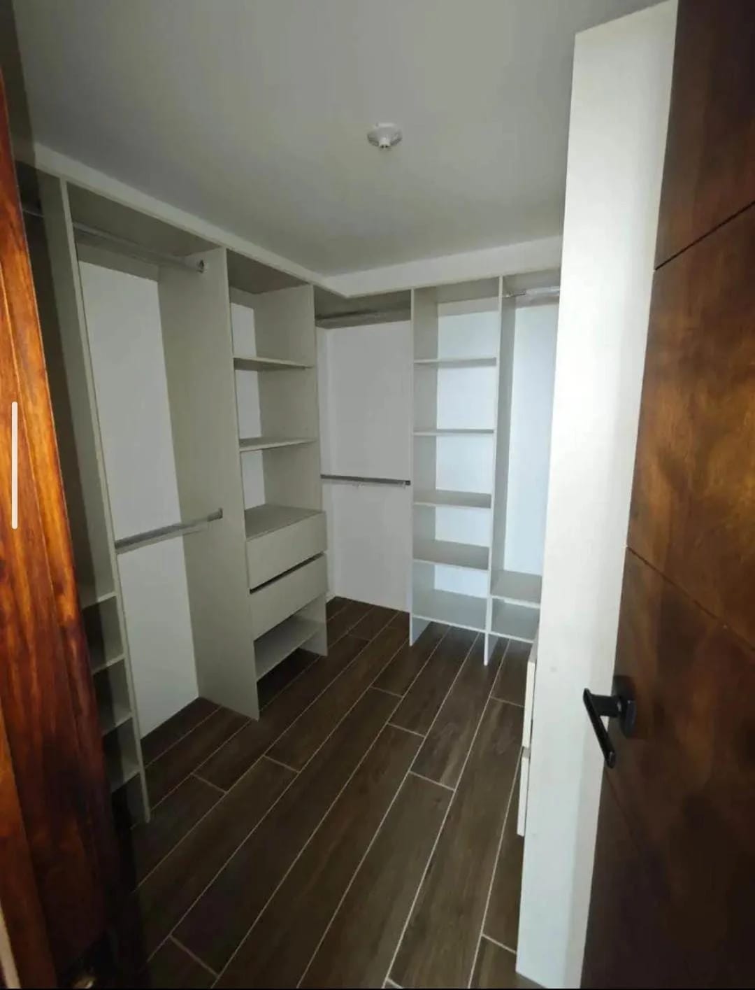 Apartamento en zona exclusiva en zona 14 — Apartamento en Alquiler en Zona 14, Guatemala, Ciudad — foto 9 de 10