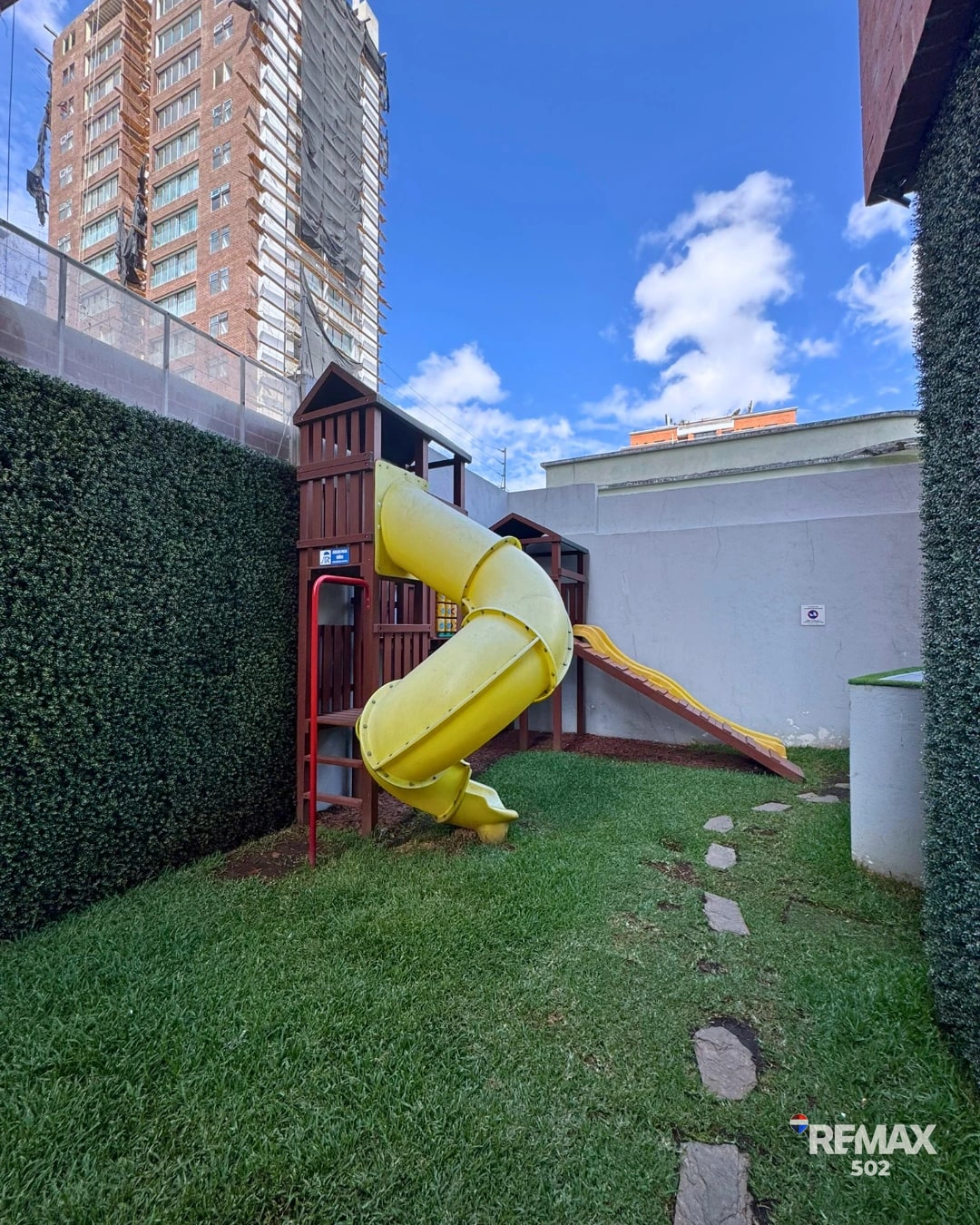 Amplio Apartamento en Zona 10 — Apartamento en Venta en Vivalt, Zona 10, Guatemala, Ciudad — foto 3 de 10