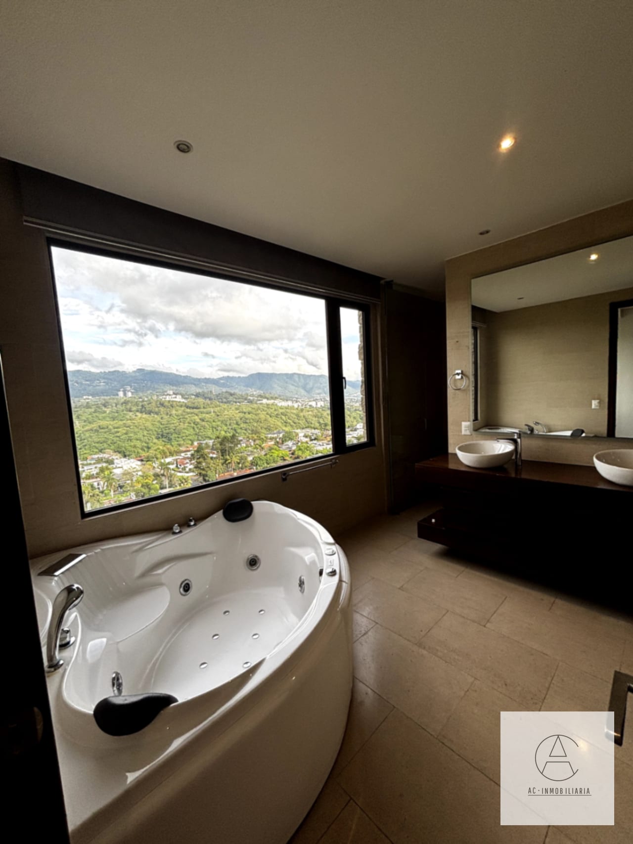 Apartamento en renta con espectacular vista. — Apartamento en Alquiler en Tiffany 5ta Avenida, Zona 14, Guatemala, Ciudad — foto 13 de 15