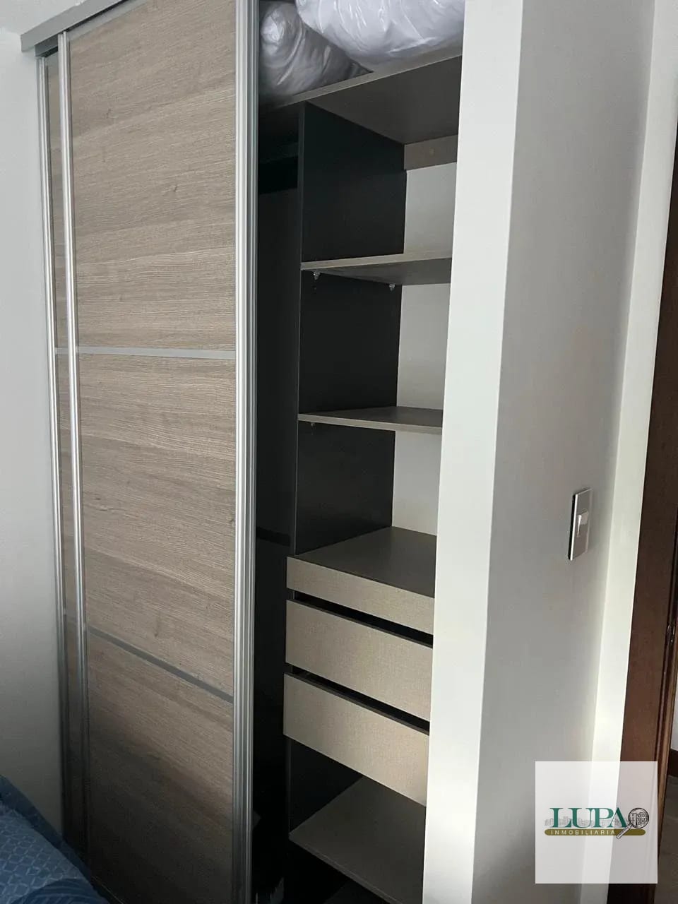 SE RENTA APARTAMENTO AMUEBLADO Y EQUIPADO EN EDIFICIO RESERVA DIEZ ZONA 10 — Apartamento en Alquiler en Reforma 10 (Reforma Business Center), Zona 10, Guatemala, Ciudad — foto 10 de 10