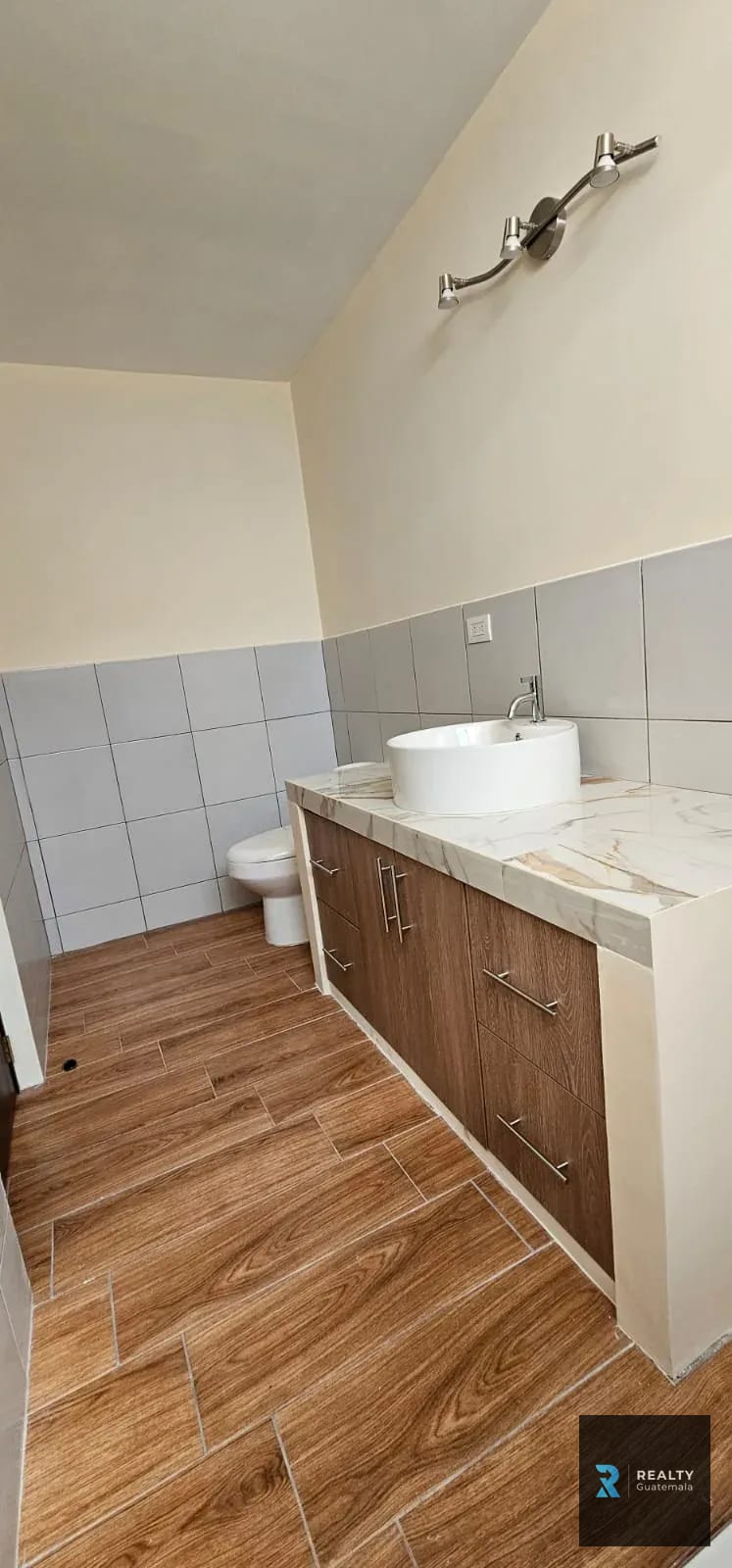 RENTO Apartamento primer nivel con jardín Hacienda Real, Zona 16 — Apartamento en Alquiler en Hacienda Real, Zona 16, Guatemala, Ciudad — foto 4 de 6