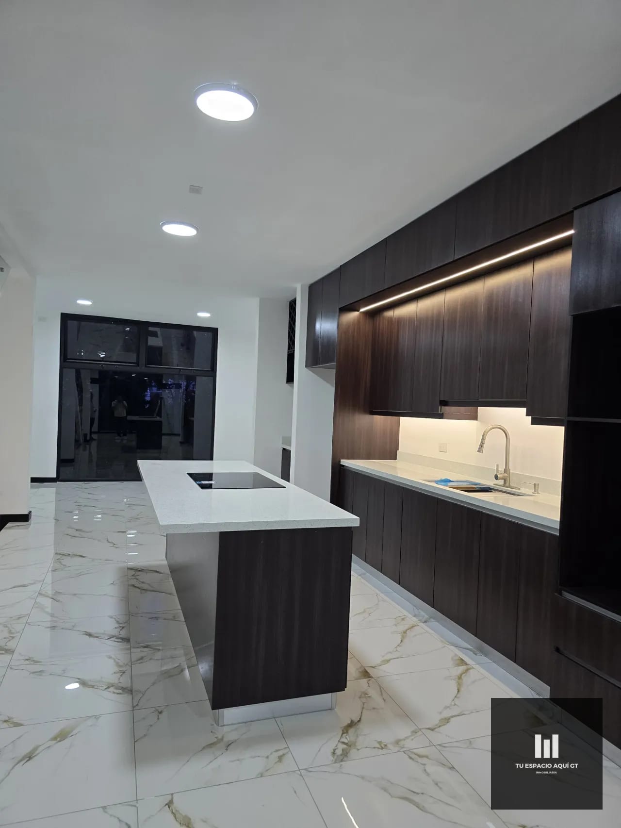 Precioso Apartamento Amueblado De LujoEn Renta En Zona 14 — Apartamento en Alquiler en Santa Inés, Zona 14, Guatemala, Ciudad — foto 1 de 11
