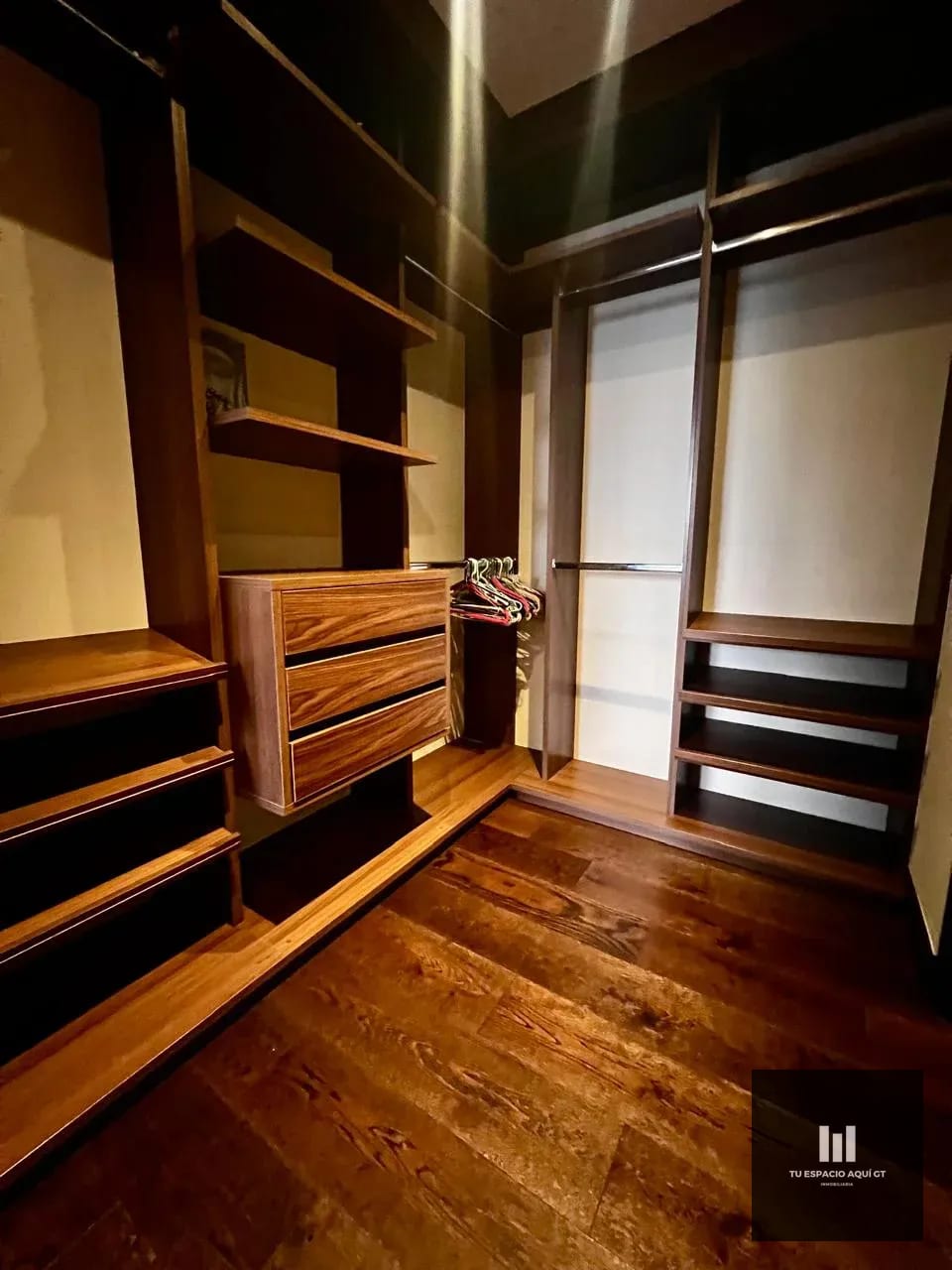 Precioso Apartamento Amueblado De LujoEn Renta En Zona 14 — Apartamento en Alquiler en Santa Inés, Zona 14, Guatemala, Ciudad — foto 9 de 11