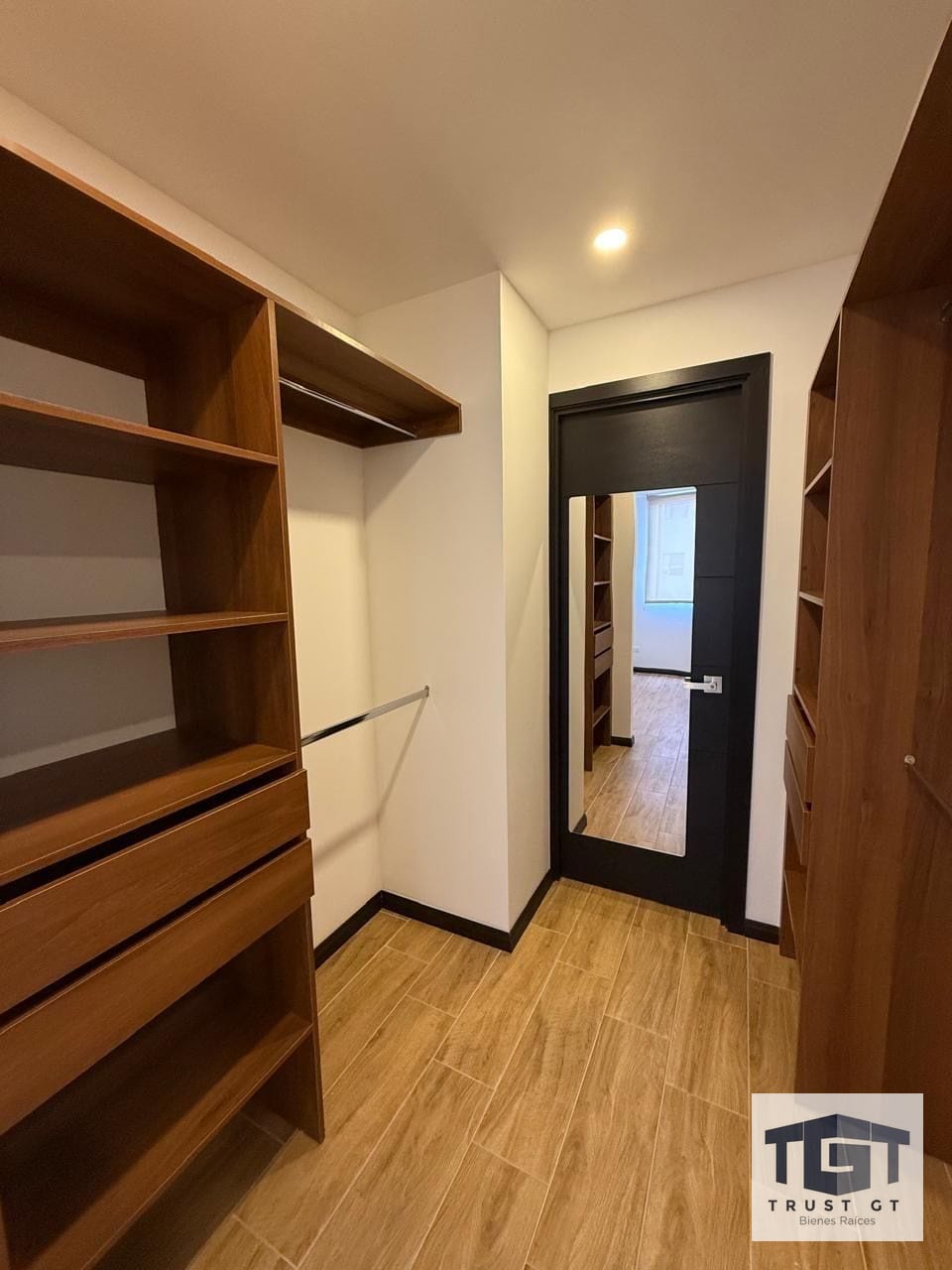 Apartamento en renta zona 13 Essenza — Apartamento en Alquiler en Zona 13, Guatemala, Ciudad — foto 1 de 8