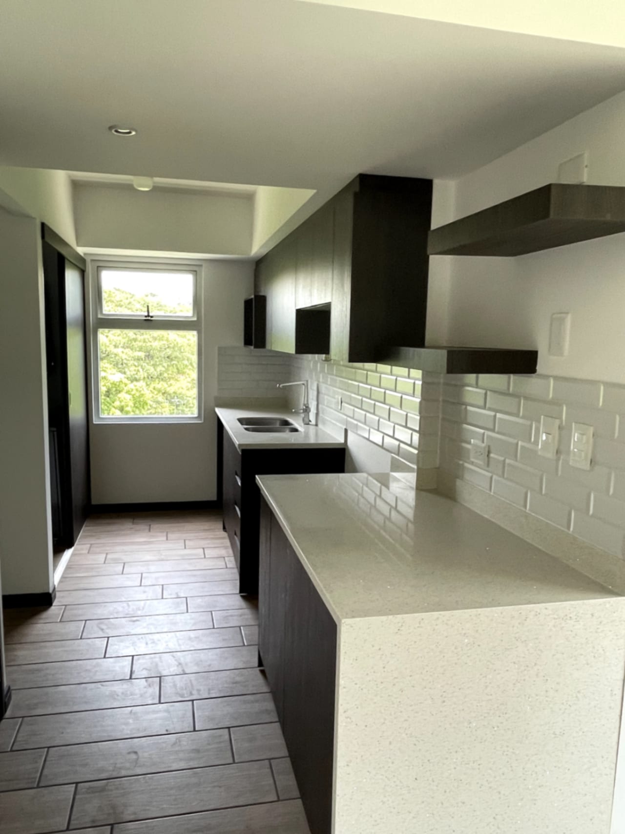 Rento Preciosa Villa en Alegria Condado Naranjo — Apartamento en Alquiler en Condado Naranjo, Zona 4 Mixco, Guatemala, Ciudad — foto 2 de 16