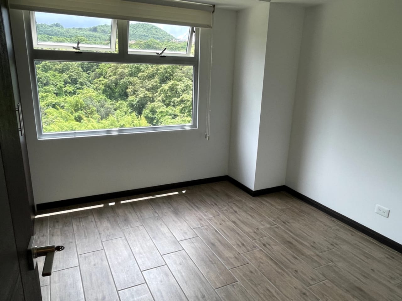 Rento Preciosa Villa en Alegria Condado Naranjo — Apartamento en Alquiler en Condado Naranjo, Zona 4 Mixco, Guatemala, Ciudad — foto 12 de 16
