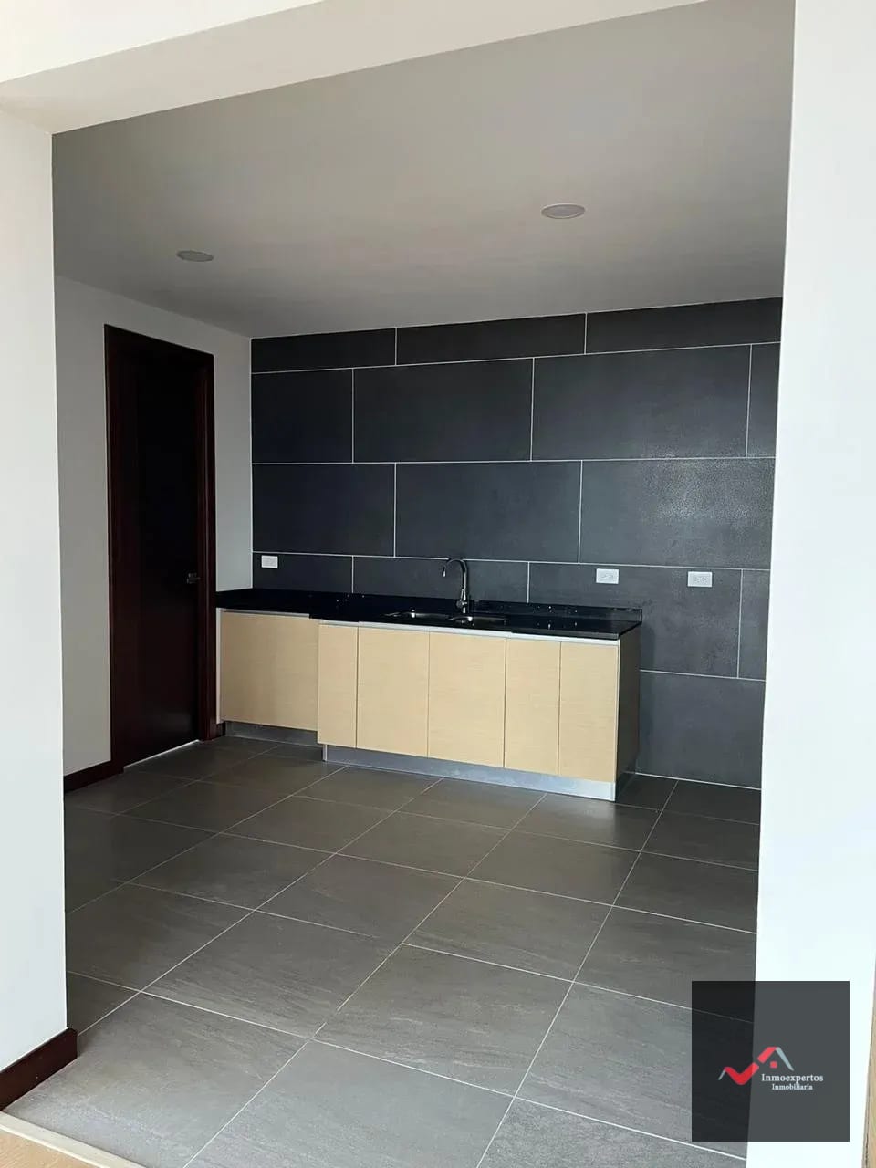 APARTAMENTO EN VENTA EDIFICIO VHISTA ZONA 15 — Apartamento en Venta en Vista Hermosa II, Zona 15, Guatemala, Ciudad — foto 2 de 17