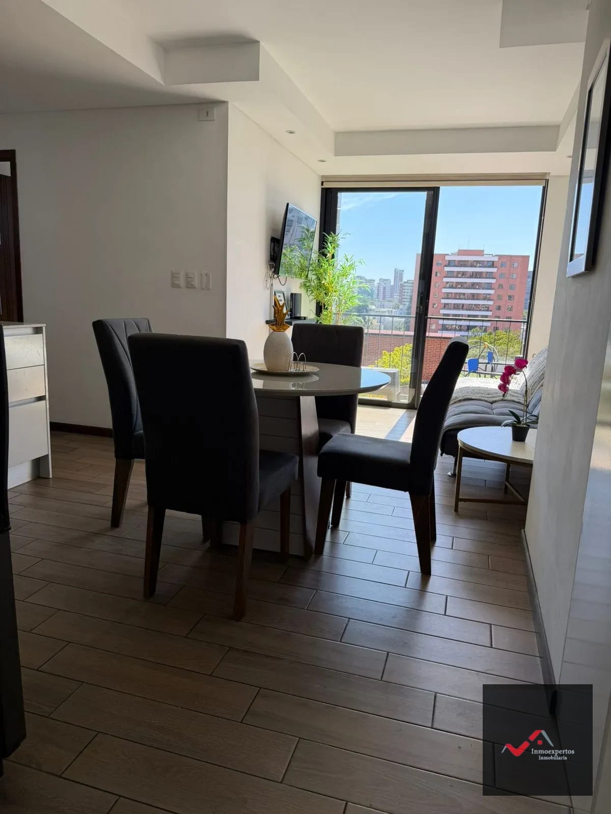 Apartamento amueblado en Renta | Edificio Inara, Zona 13 — Apartamento en Alquiler en Zona 13, Guatemala, Ciudad — foto 2 de 8