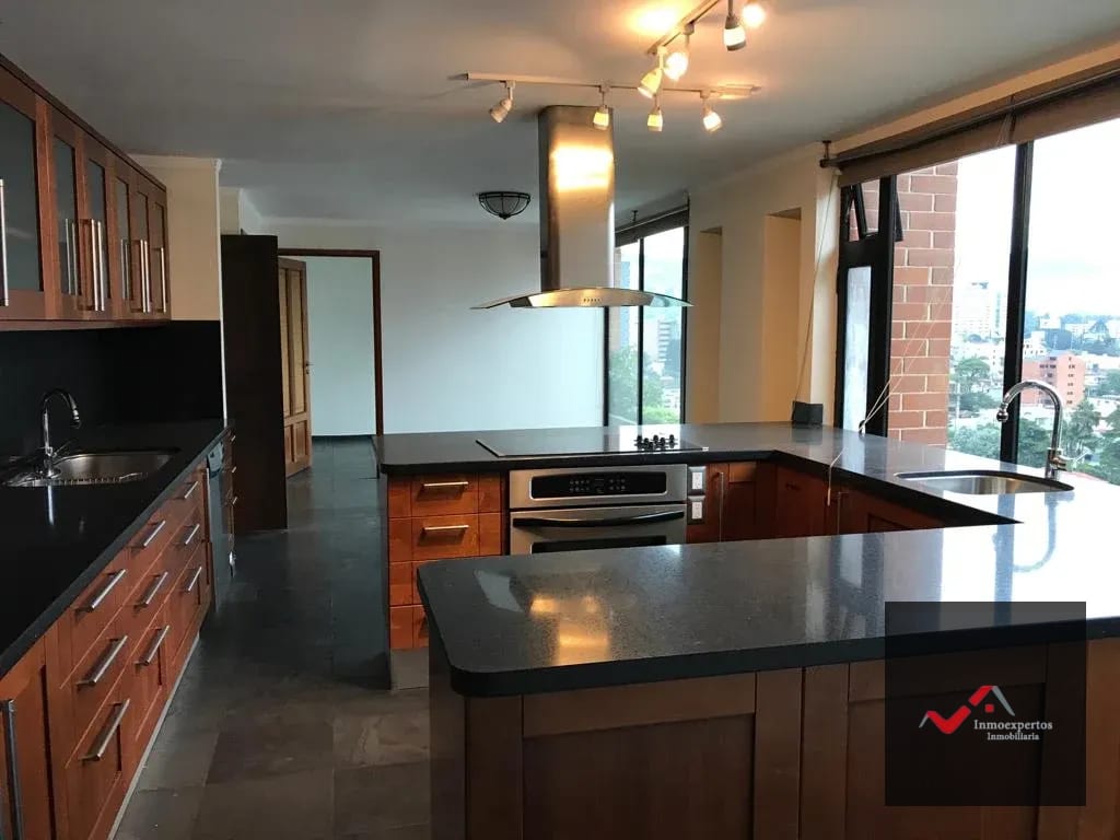 Penthouse en Renta | Condominio Plaza San Marco Zona 10 — Apartamento en Alquiler en Zona 10, Guatemala, Ciudad — foto 1 de 10