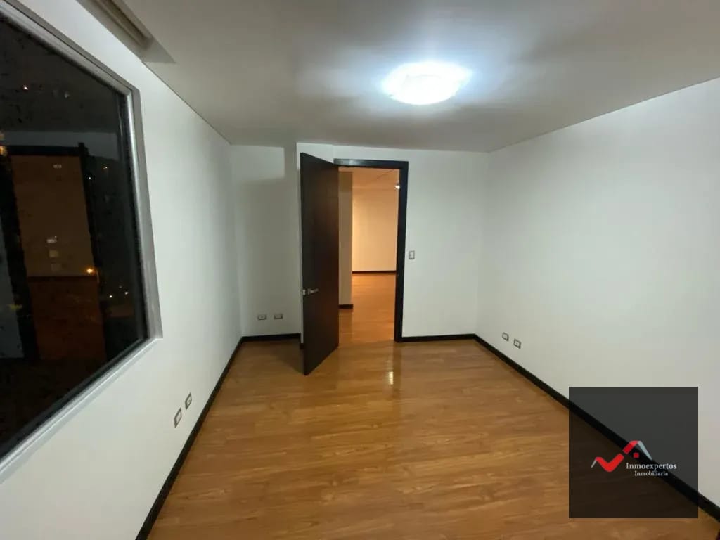 Apartamento en Renta Torre 14 Zona 14 — Apartamento en Alquiler en Zona 14, Guatemala, Ciudad — foto 3 de 13