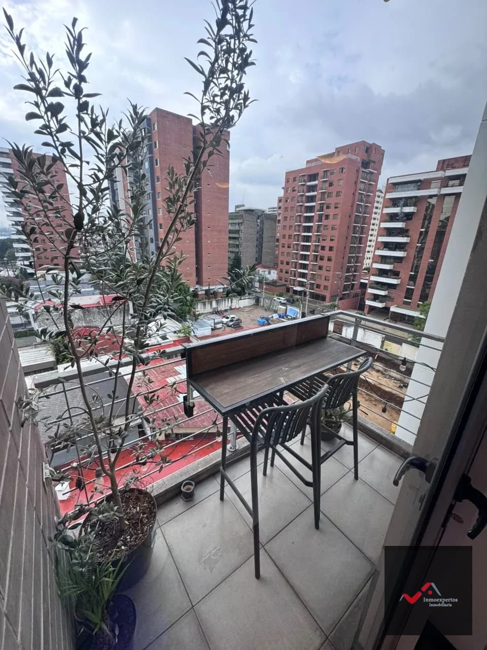 Apartamento en Renta Torre 14 Zona 14 — Apartamento en Alquiler en Zona 14, Guatemala, Ciudad — foto 1 de 13