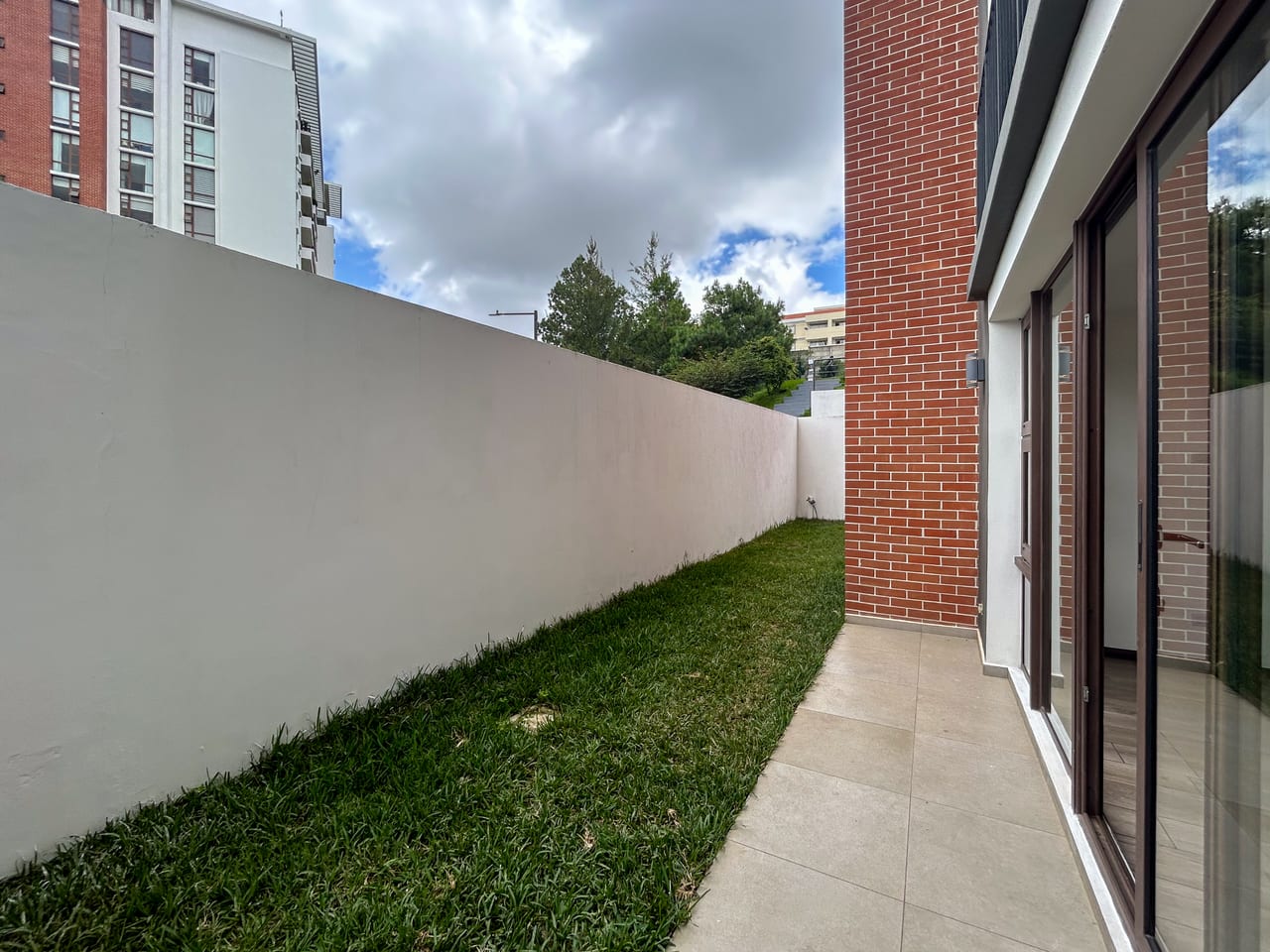 En Venta Apartamento con Jardín San Isidro 2021, Zona 16 — Apartamento en Venta en Zona 16, Guatemala, Ciudad — foto 5 de 12