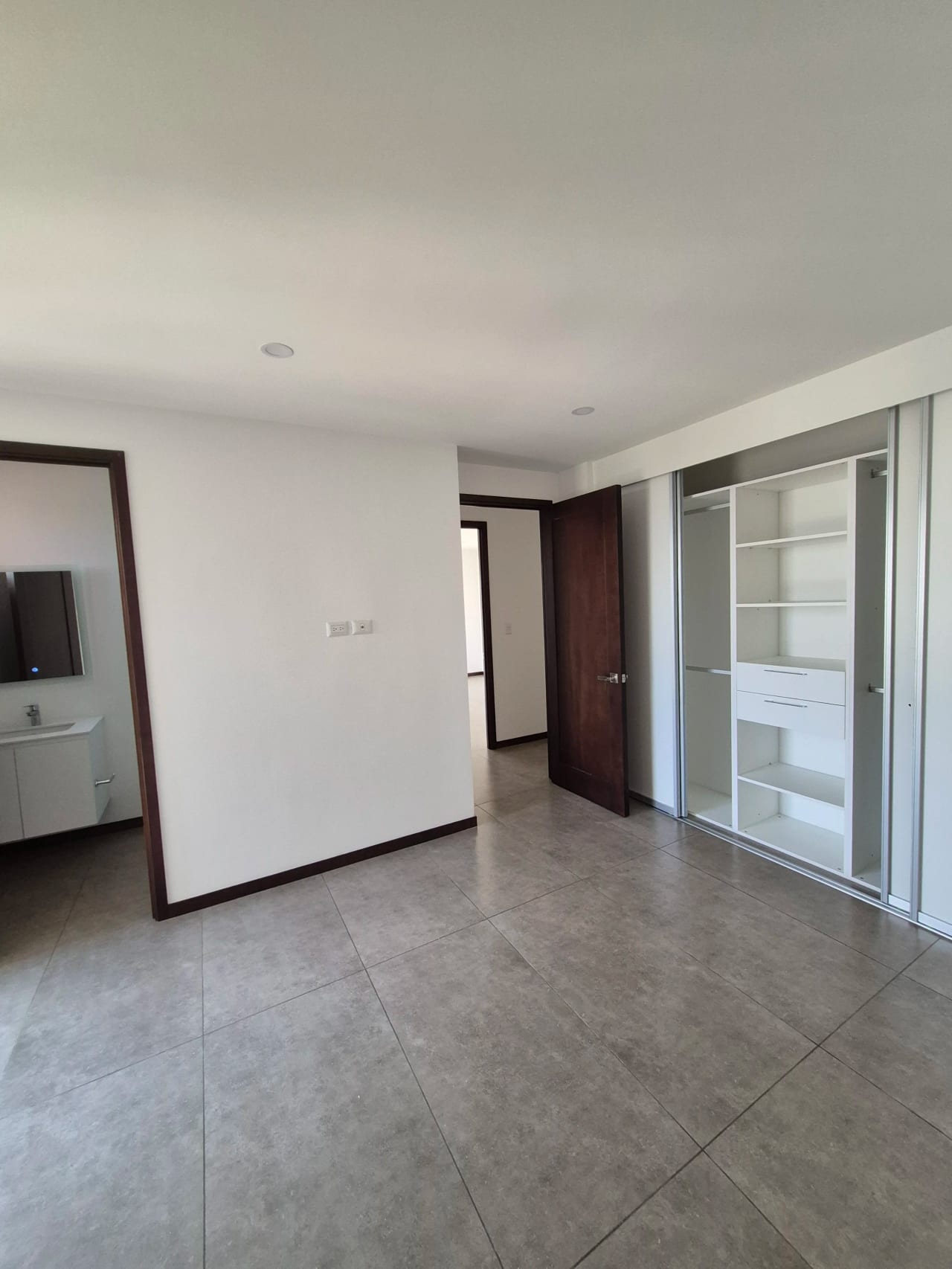 Moderno Apartamento en Renta Sector San Lázaro, Zona 15 — Apartamento en Alquiler en San Lázaro, Zona 15, Guatemala, Ciudad — foto 8 de 11