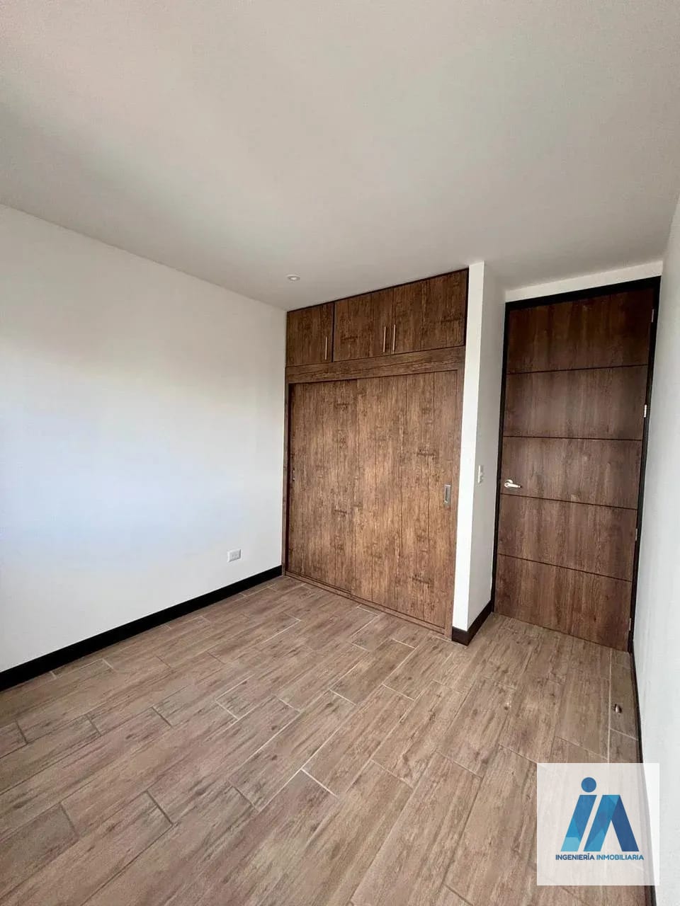 APARTAMENTO EN ALQUILER 📍Marques de Oakland zona 10, Diagonal 6 — Apartamento en Alquiler en Zona 10, Guatemala, Ciudad — foto 8 de 11