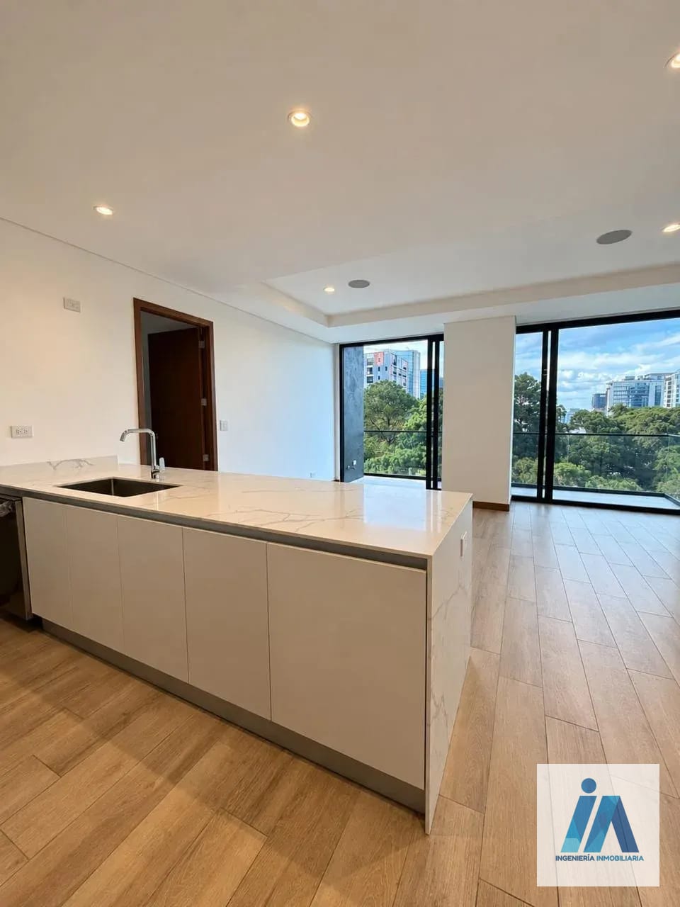 APARTAMENTO NUEVO EN ALQUILER 📍 Edificio Ferre Diez, Zona 10 — Apartamento en Alquiler en Ferré Diez, Zona 10, Guatemala, Ciudad — foto 2 de 16