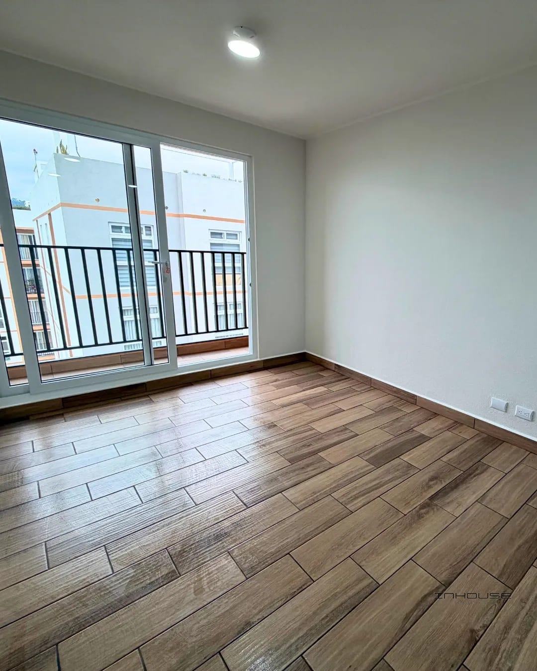 APARTAMENTO EN VENTA EN ZONA 16 CON BALCÓN EN NIVEL ALTO PARA ESTRENAR — Apartamento en Venta en Lares 16, Zona 16, Guatemala, Ciudad — foto 5 de 10