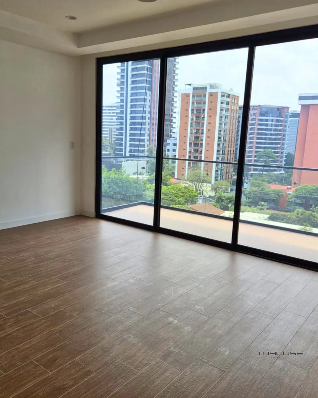 Apartamento en renta ZONA 10, FERRÉ 10 — Apartamento en Alquiler en Ferré Diez, Zona 10, Guatemala, Ciudad — foto 5 de 10