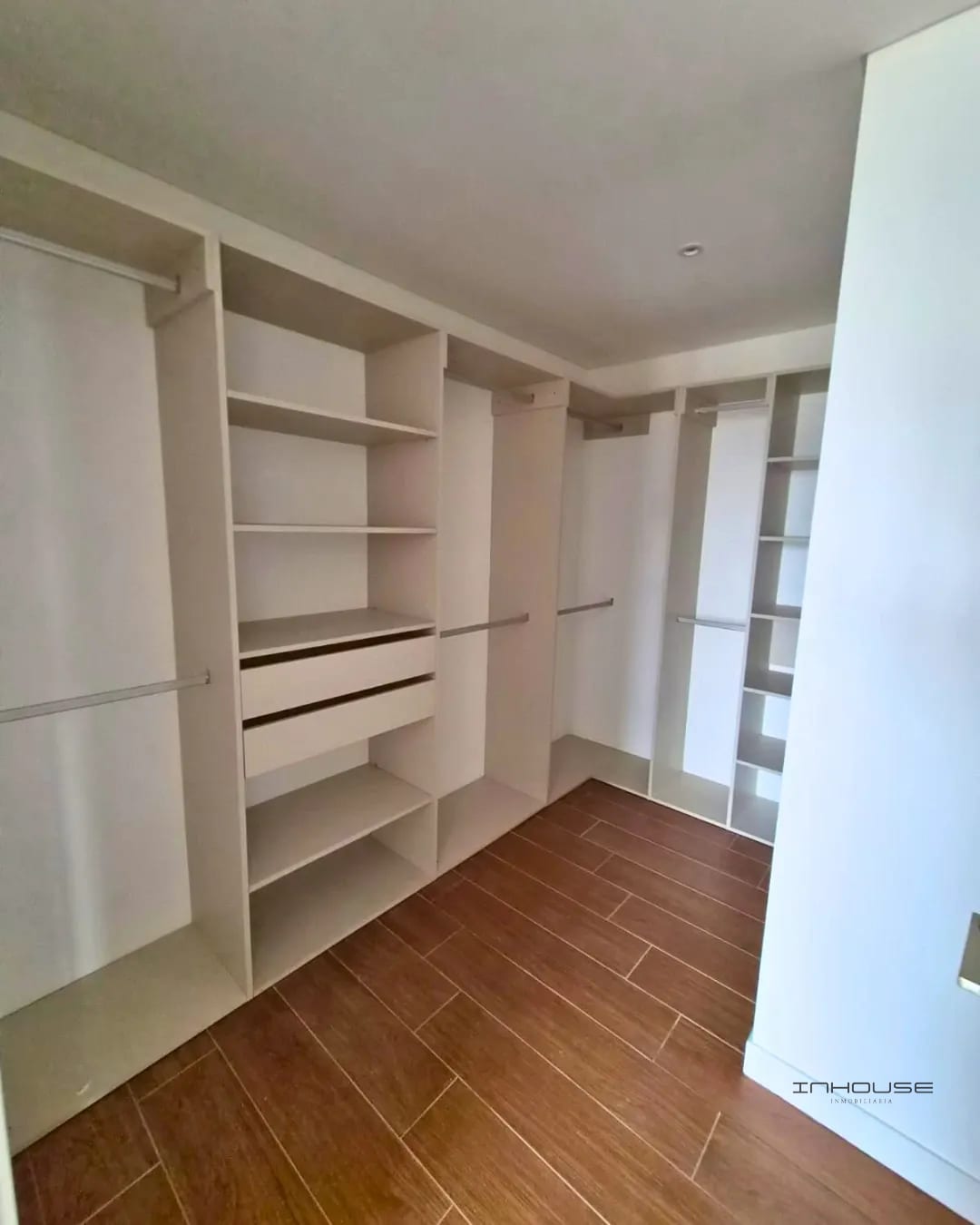 Apartamento en renta ZONA 10, FERRÉ 10 — Apartamento en Alquiler en Ferré Diez, Zona 10, Guatemala, Ciudad — foto 6 de 10