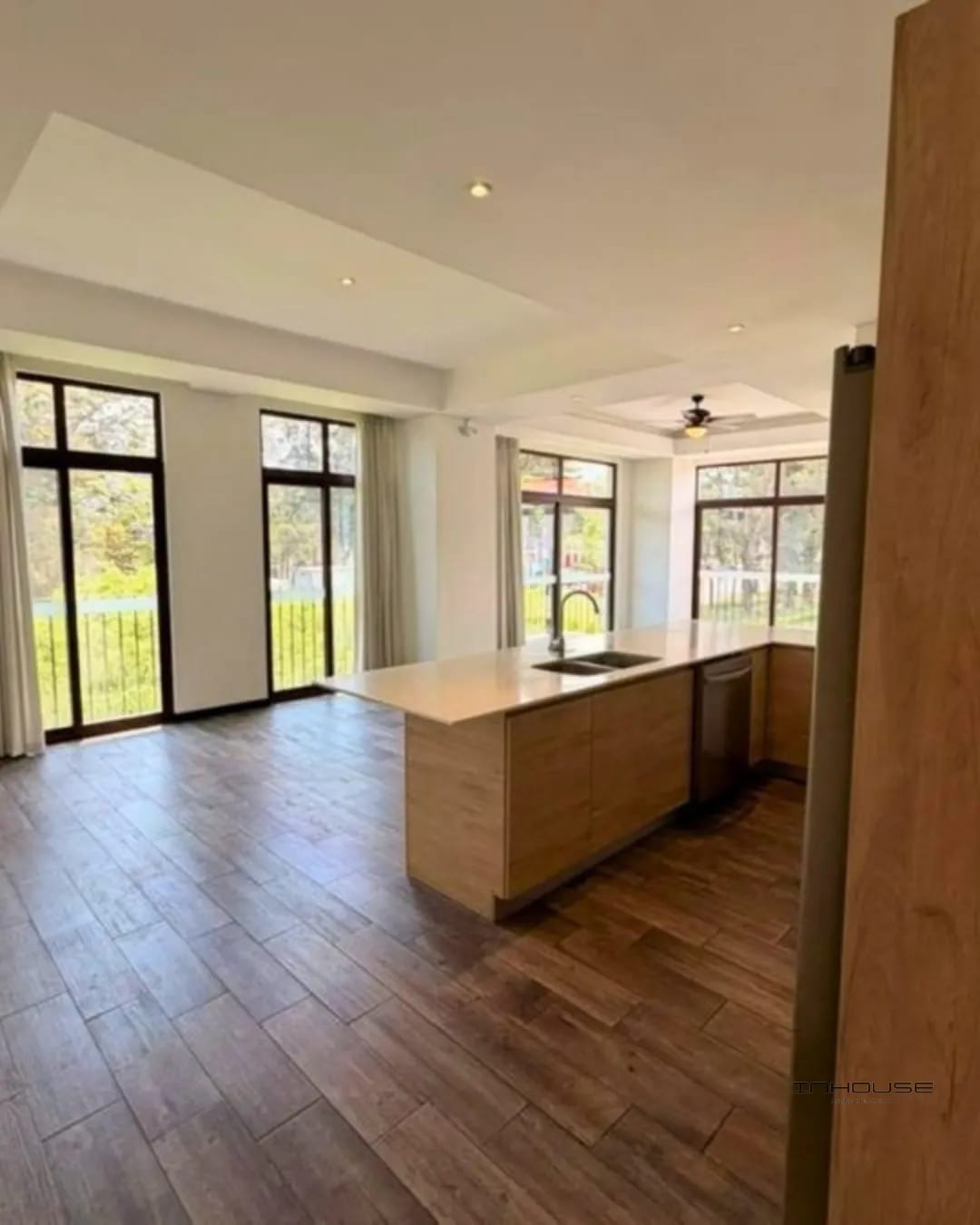 APARTAMENTO EN RENTA ZONA 16 LIRIOS — Apartamento en Alquiler en Lirios de Cayalá I, Zona 16, Guatemala, Ciudad — foto 4 de 7