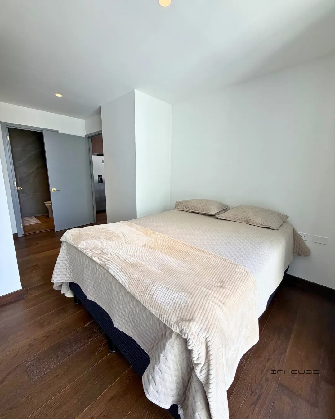 APARTAMENTO EN RENTA EN ZONA 10 AMUEBLADO PARA ESTRENAR — Apartamento en Alquiler en Zona 10, Guatemala, Ciudad — foto 9 de 11
