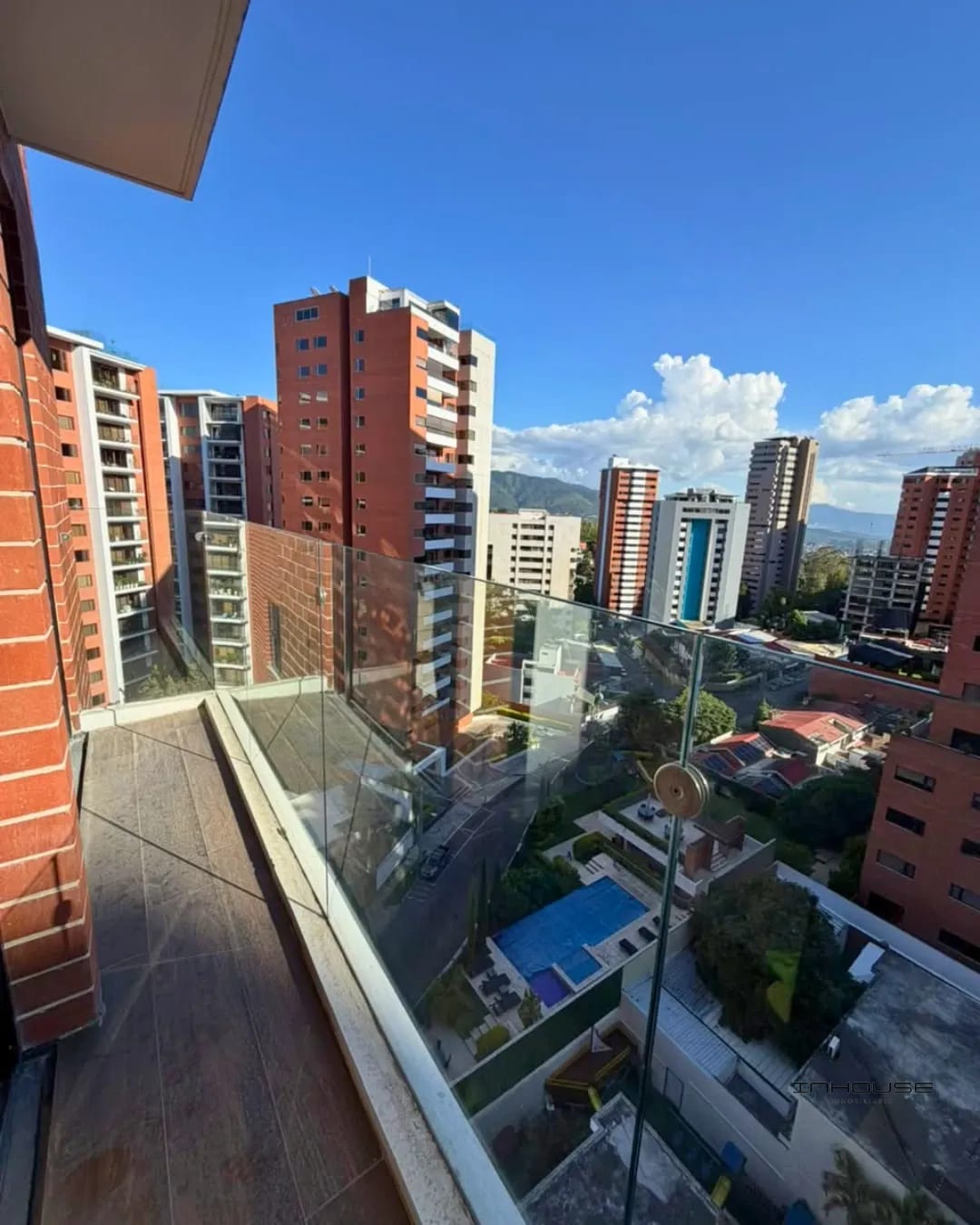 Apartamento en Venta en Zona 14 Amueblado en Nivel Alto — Apartamento en Venta en Casa Roble, Zona 14, Guatemala, Ciudad — foto 5 de 10