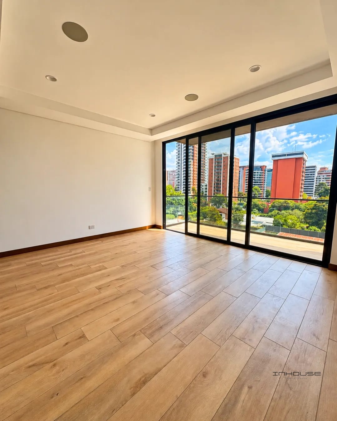 Apartamento en Renta Zona 10 con Línea Blanca Ferre 10 — Apartamento en Alquiler en Ferré Diez, Zona 10, Guatemala, Ciudad — foto 6 de 10